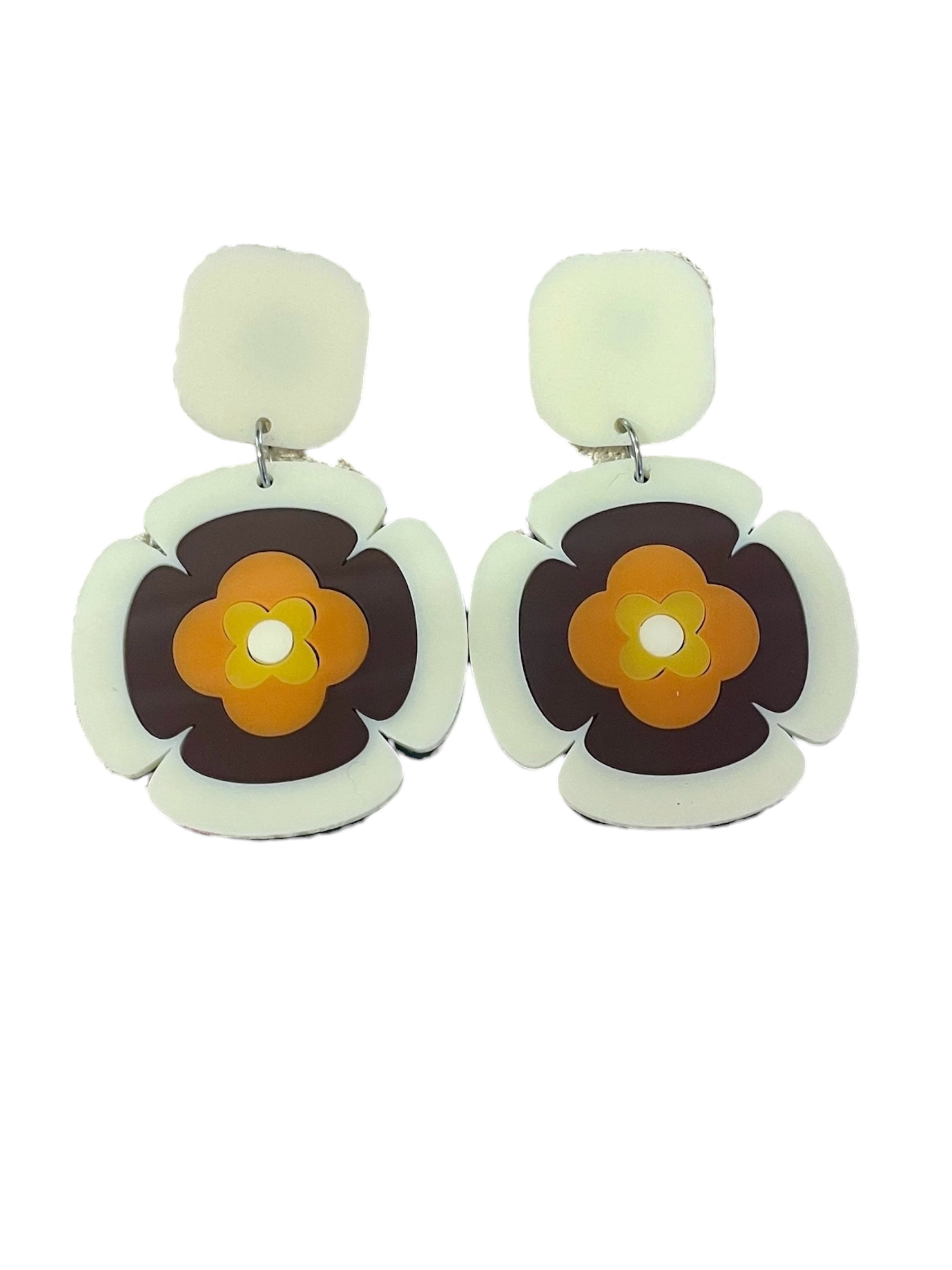 I’m living in the 70s groovy retro earrings 