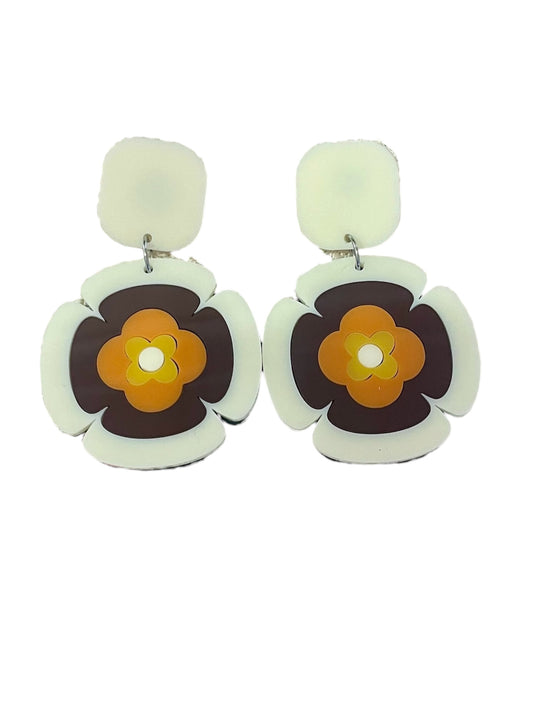 I’m living in the 70s groovy retro earrings 