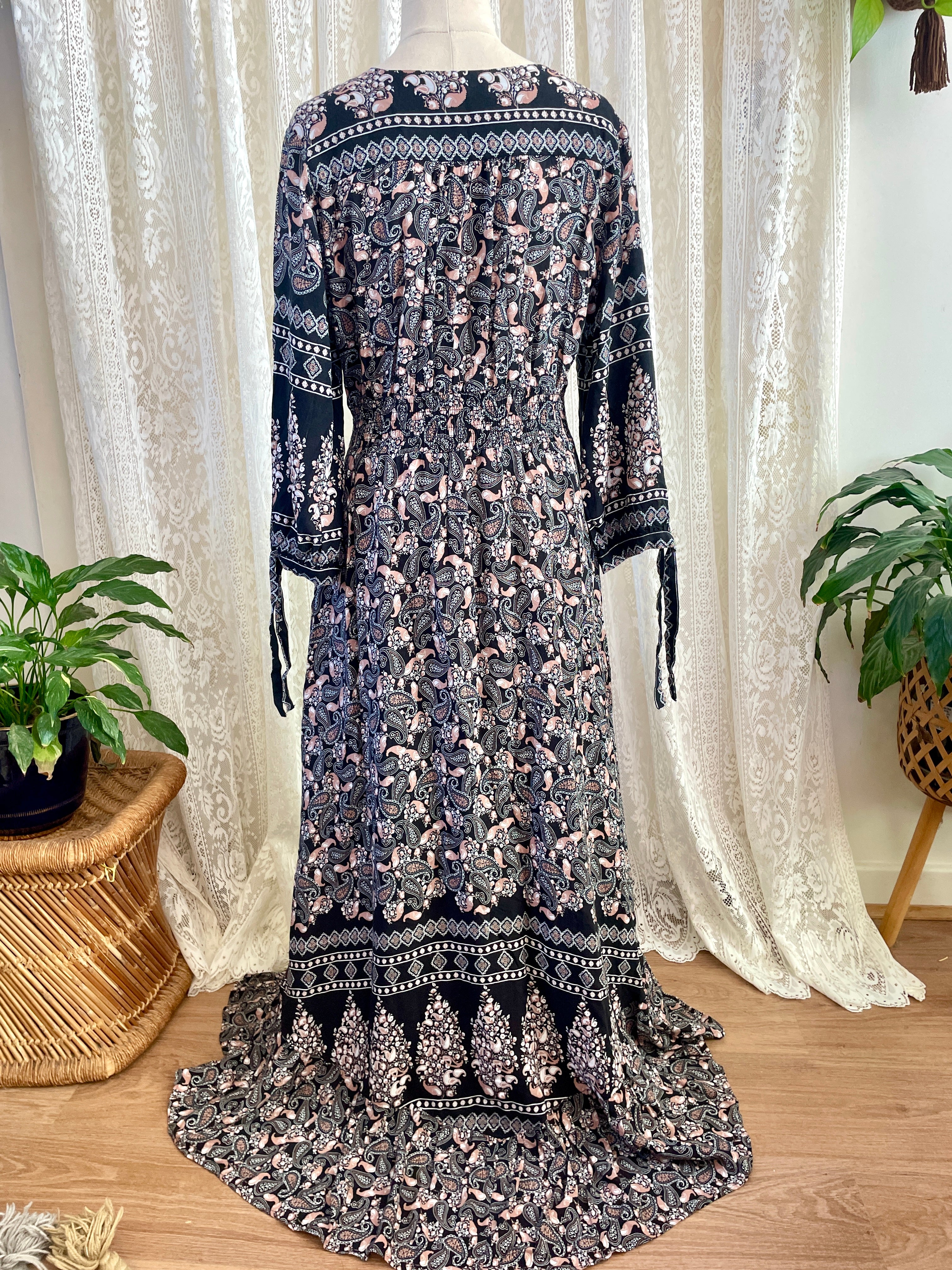 Black and pink paisley print bohemian style maxi dress Size M