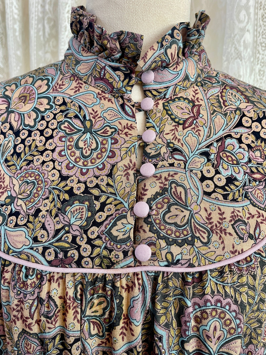 Vintage Joyce Ewing-Bradley Paisley Midi Dress – Ruffle High Neck Boho Smock - Sz 16
