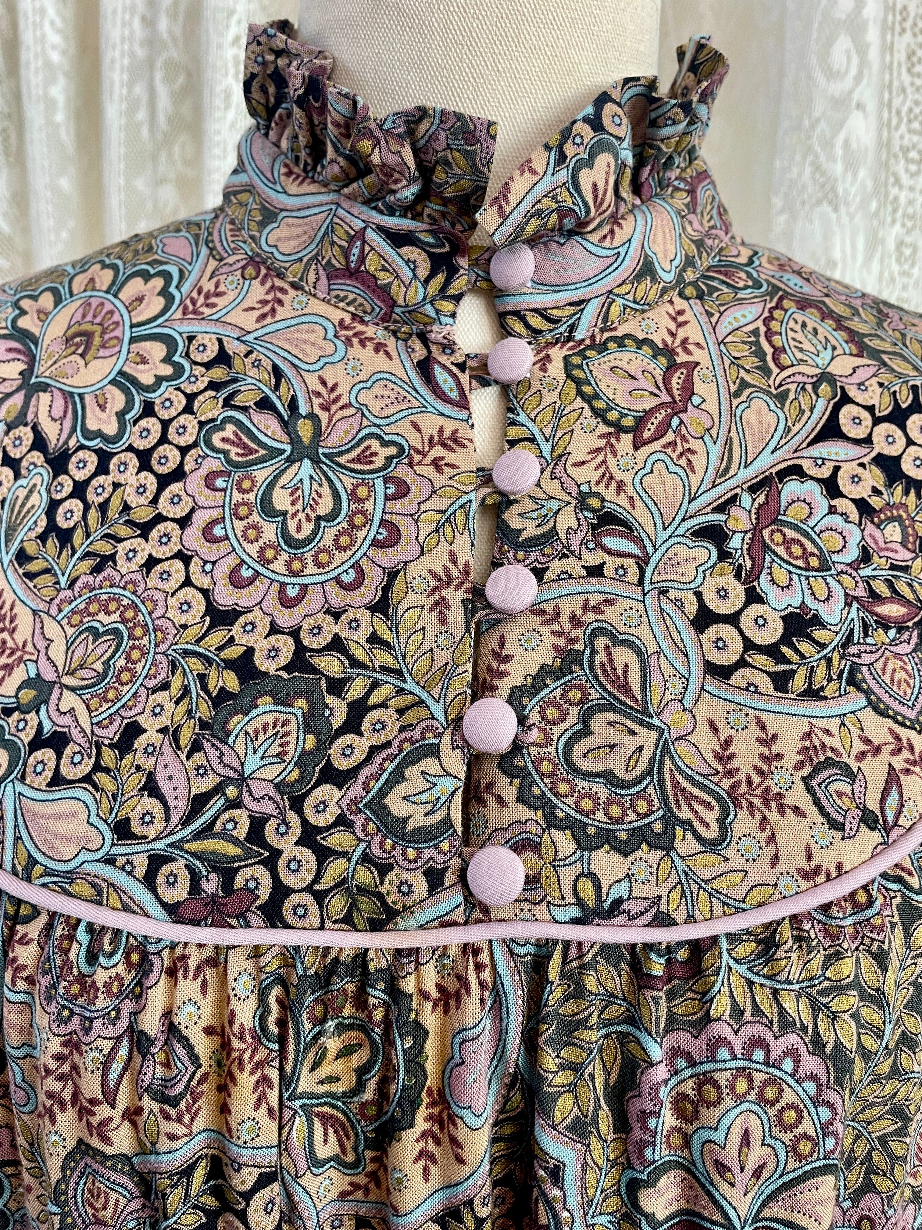 Vintage Joyce Ewing-Bradley Paisley Midi Dress – Ruffle High Neck Boho Smock - Sz 16