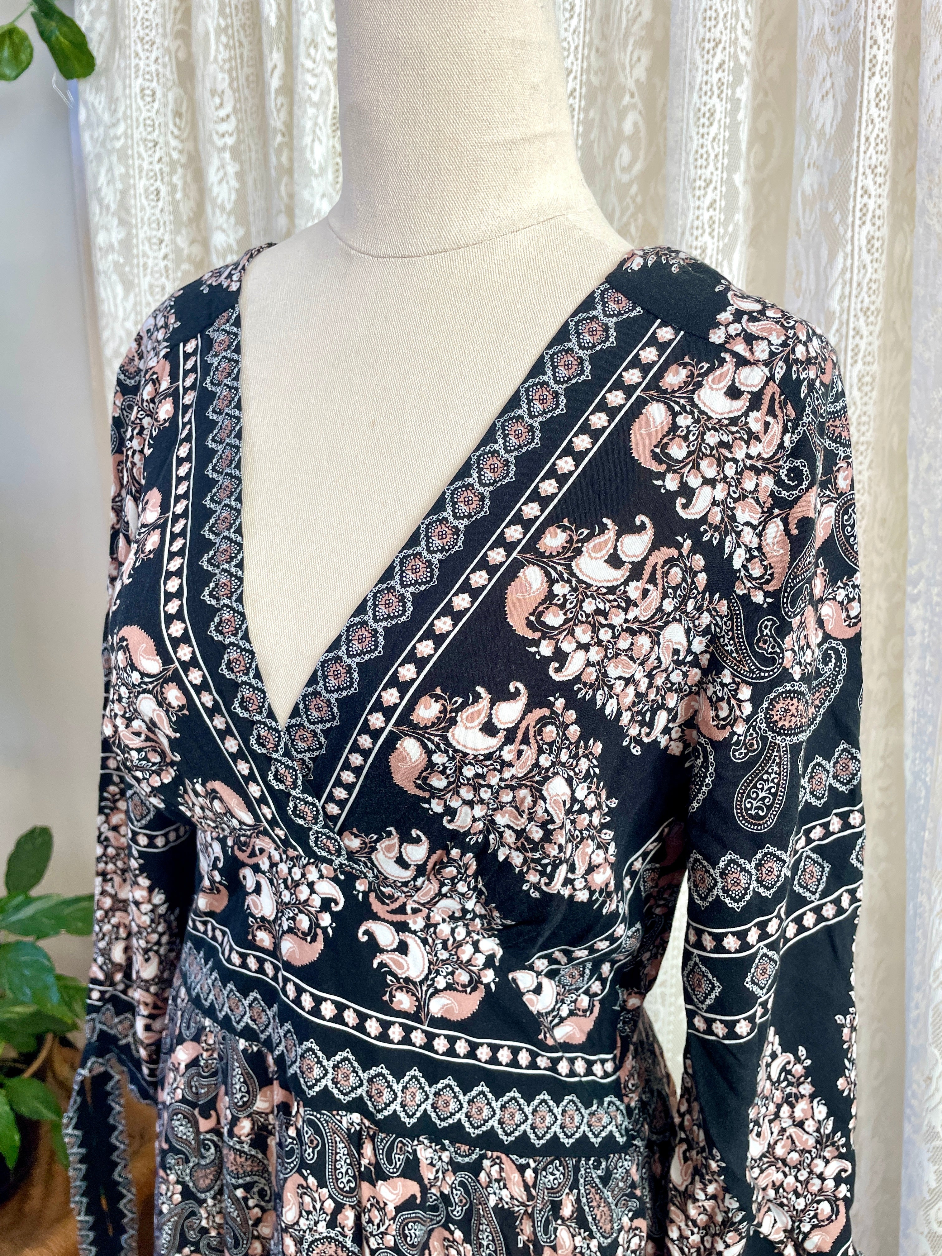 Black and pink paisley print bohemian style maxi dress Size M
