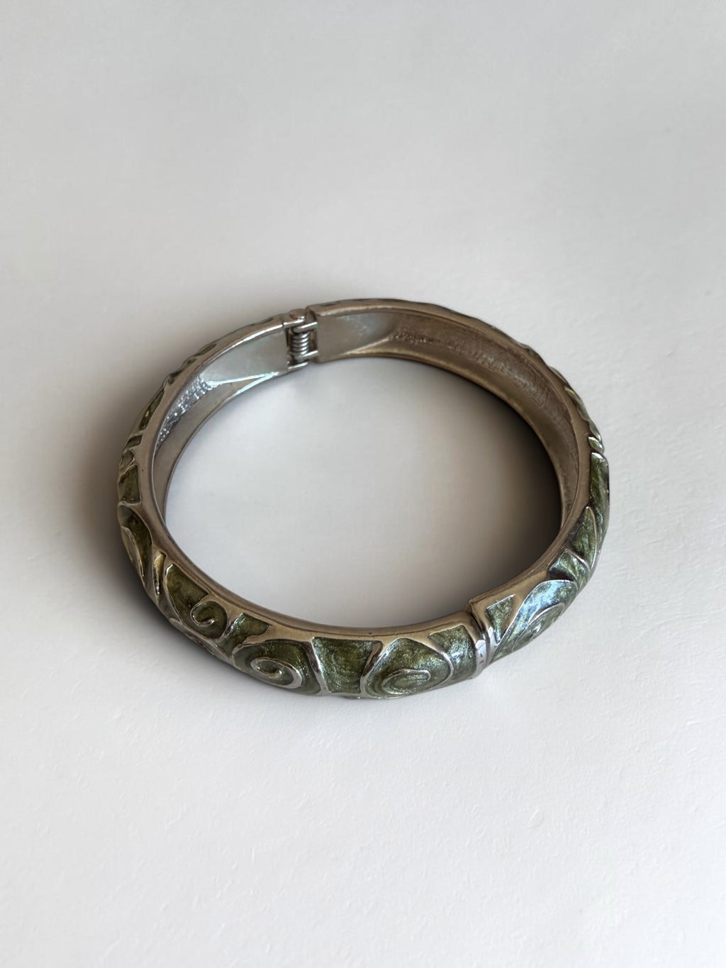 Vintage Silver Tone Green Enamel Swirl Hinged Bangle Clamper Bracelet