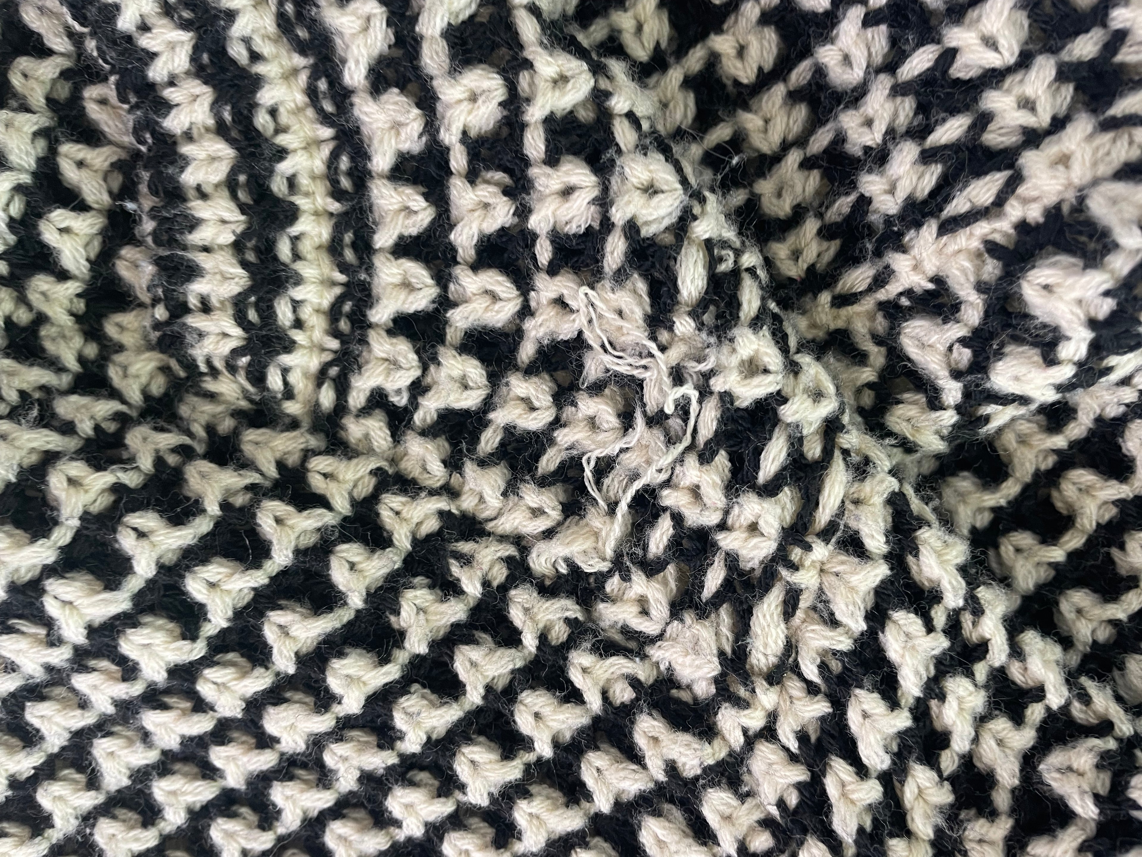 Black & white knitted tunic