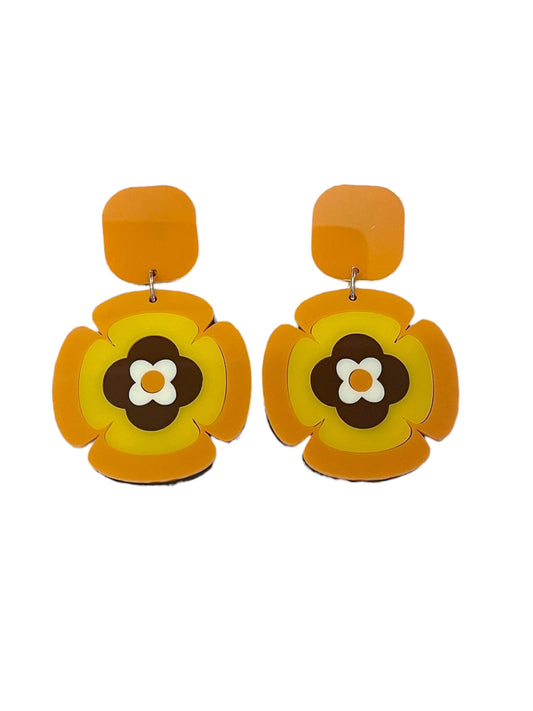 I’m living in the 70s groovy retro earrings 