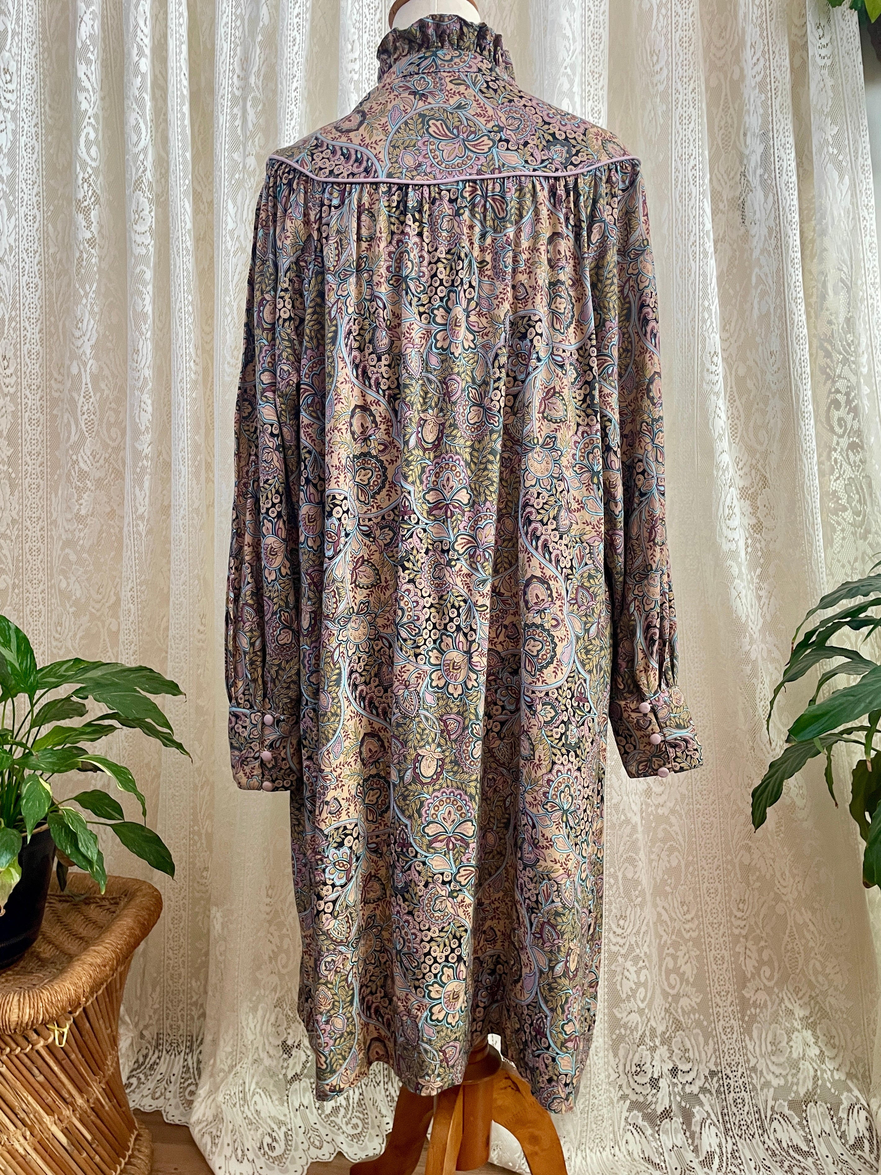 Vintage Joyce Ewing-Bradley Paisley Midi Dress – Ruffle High Neck Boho Smock - Sz 16