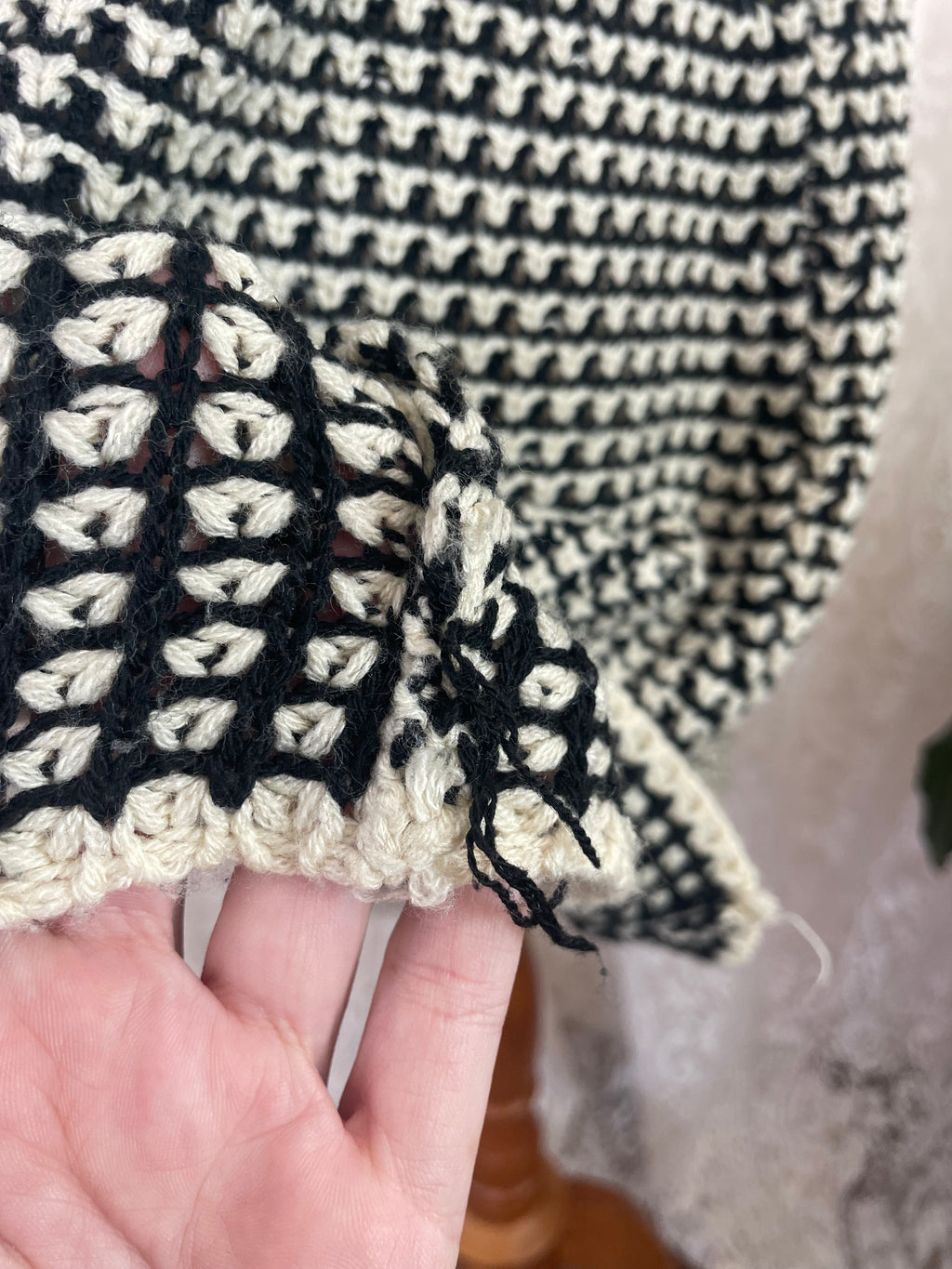 Black & white knitted tunic