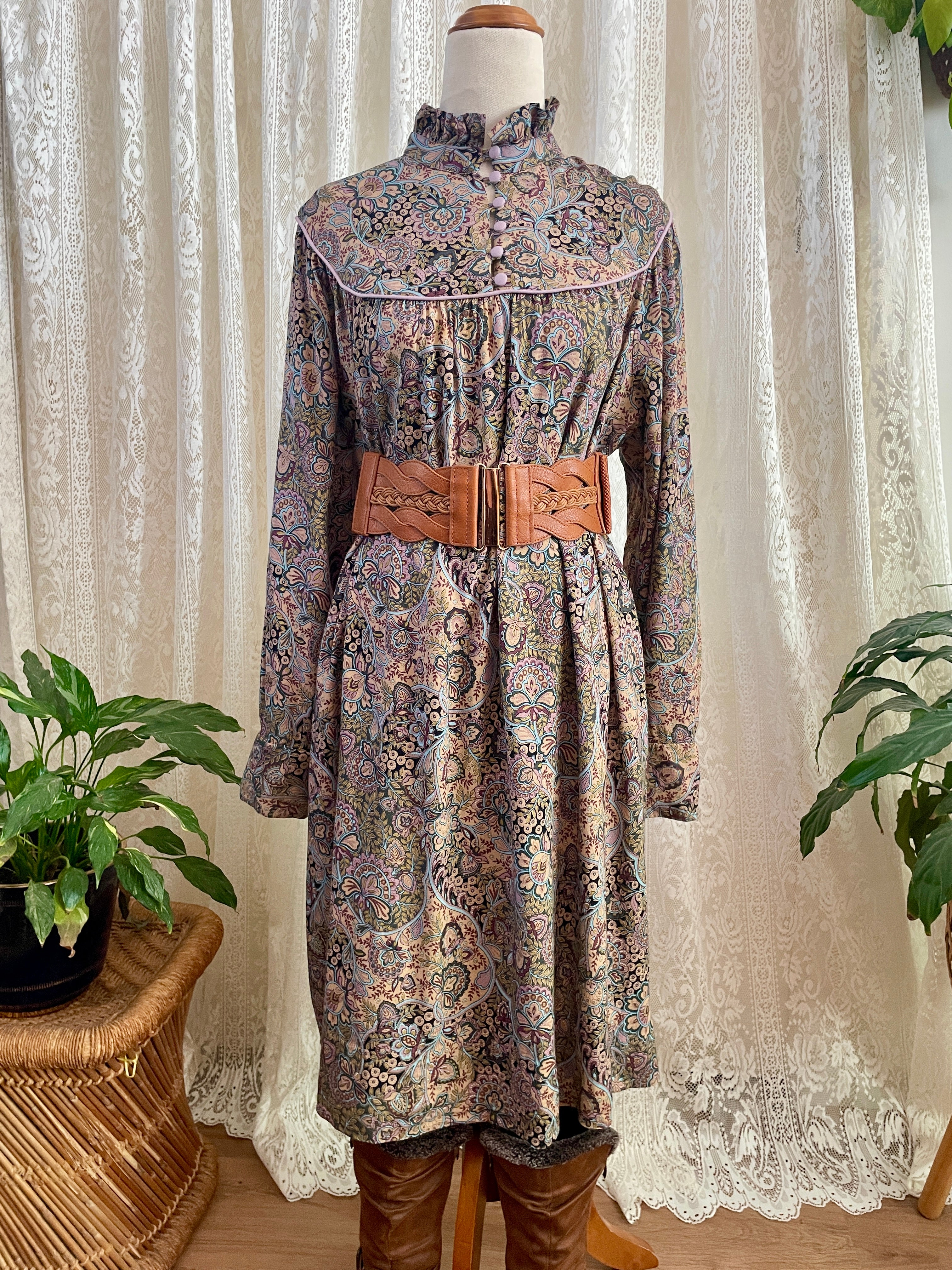 Vintage Joyce Ewing-Bradley Paisley Midi Dress – Ruffle High Neck Boho Smock - Sz 16