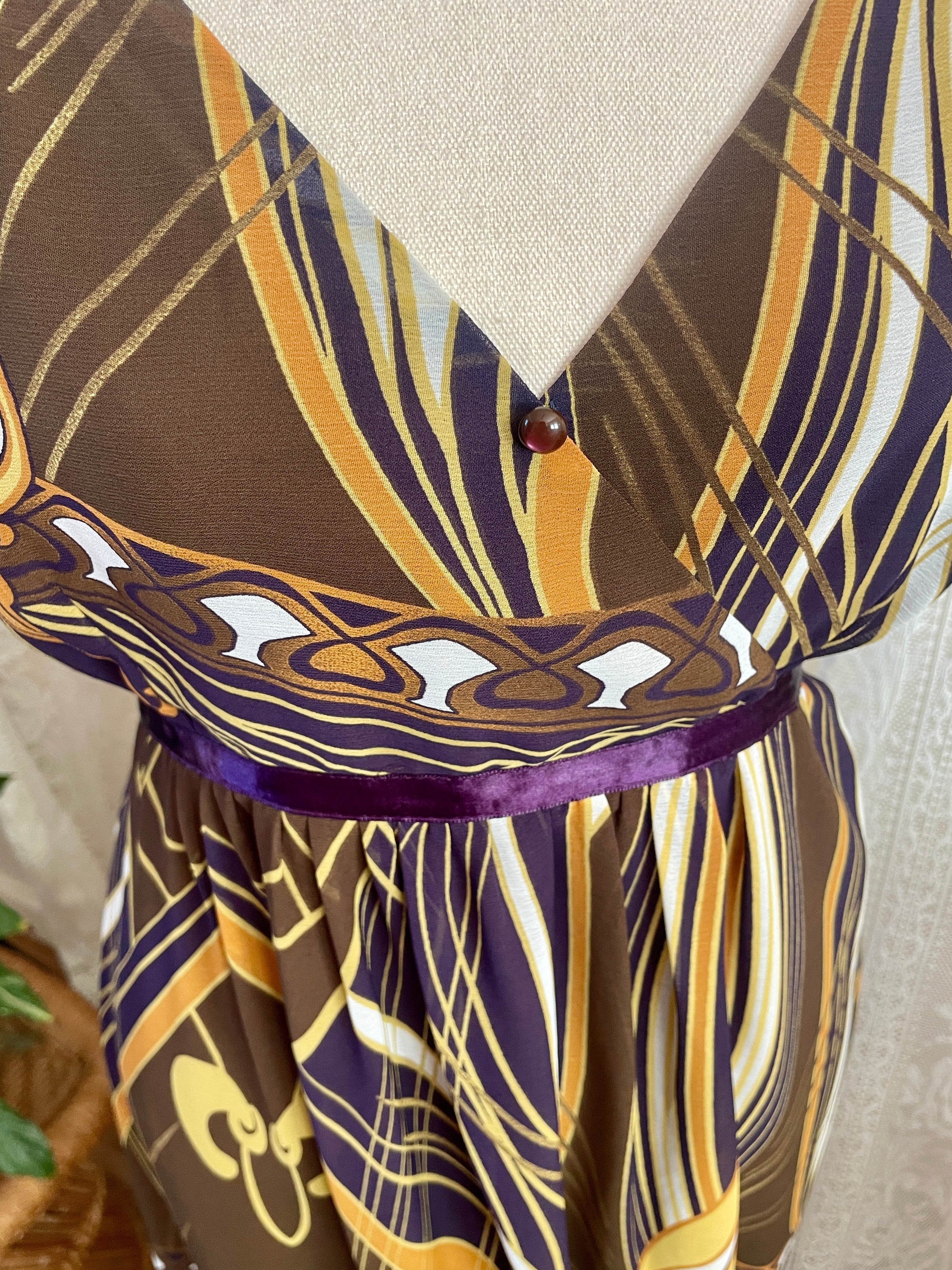 Art Nouveau 70s Style Abstract Print Chiffon Maxi Dress – Empire Waist Flutter Sleeve - Sz
