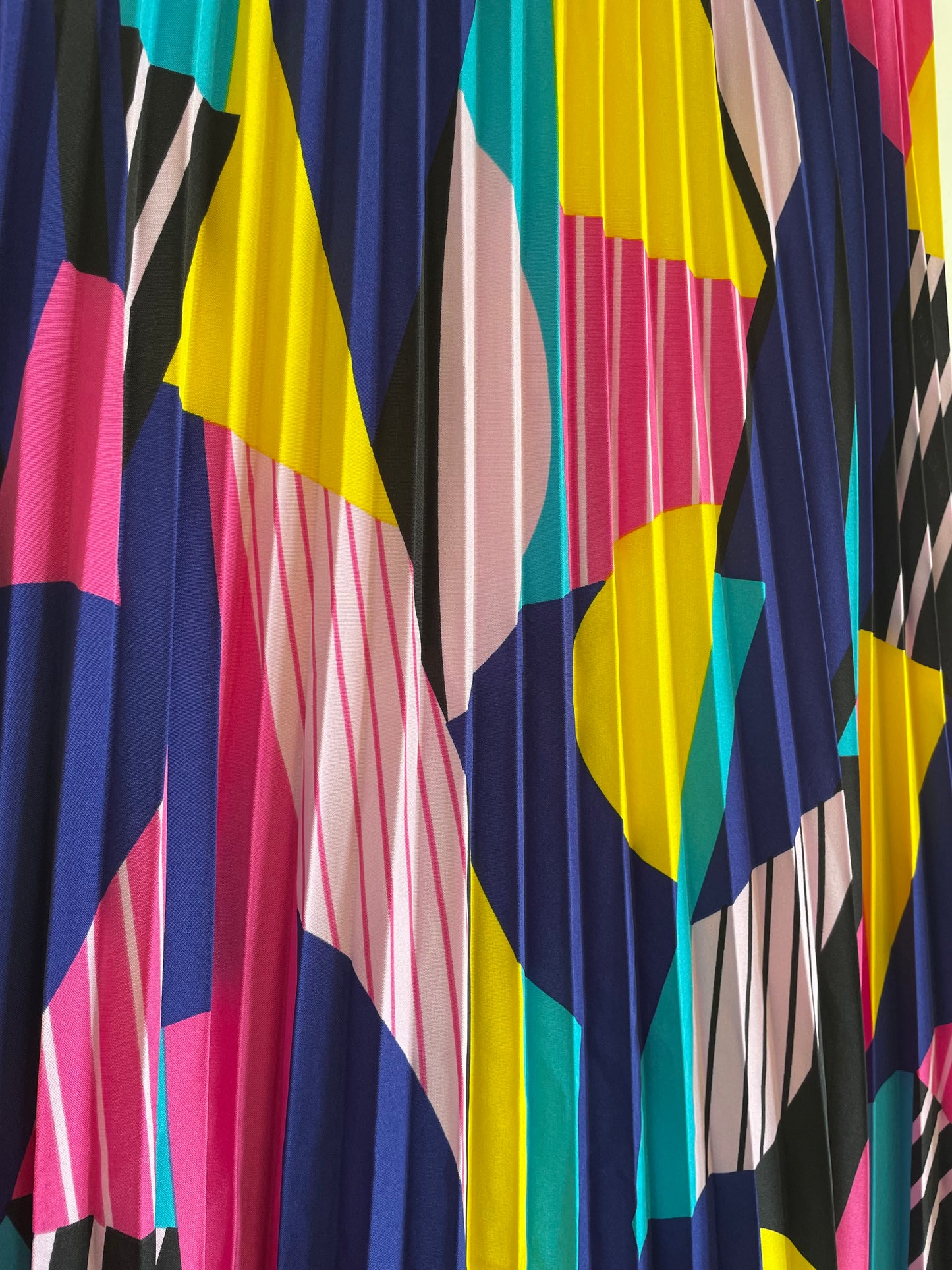 Bright Abstract Print Pleated Maxi Skirt