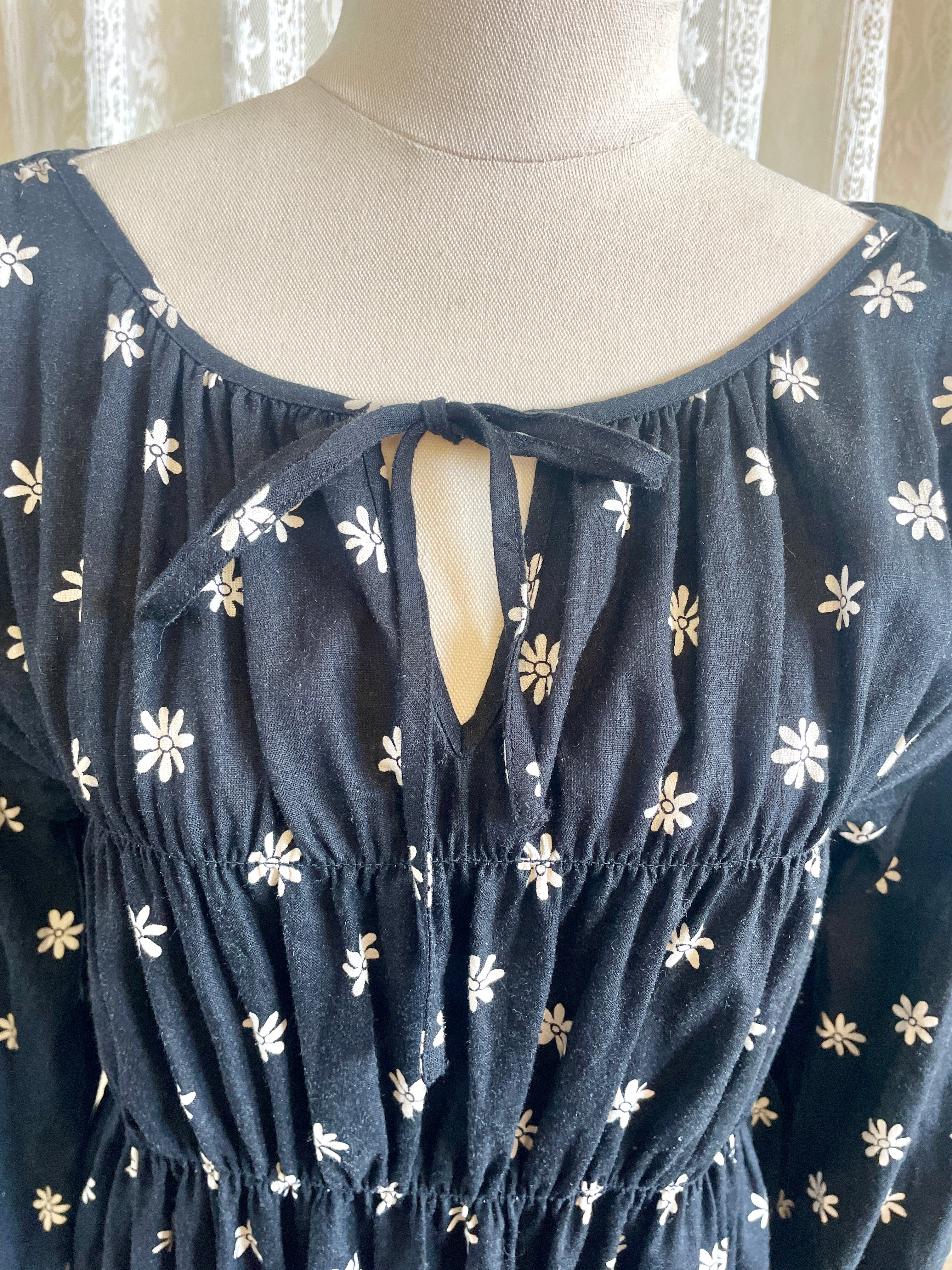 Just Jeans Black Daisy Print Shirred Boho Top – Size 10