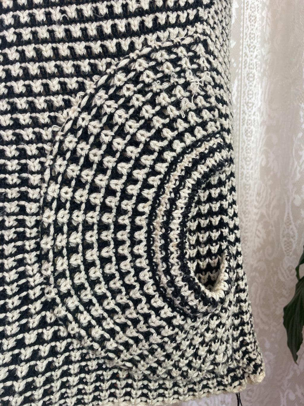 Black & white knitted tunic