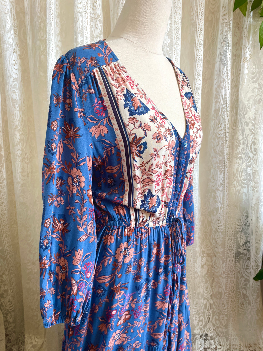 Dreamcatcher Bohemian Style Blue Paisley Print LS Dress – Sz 8