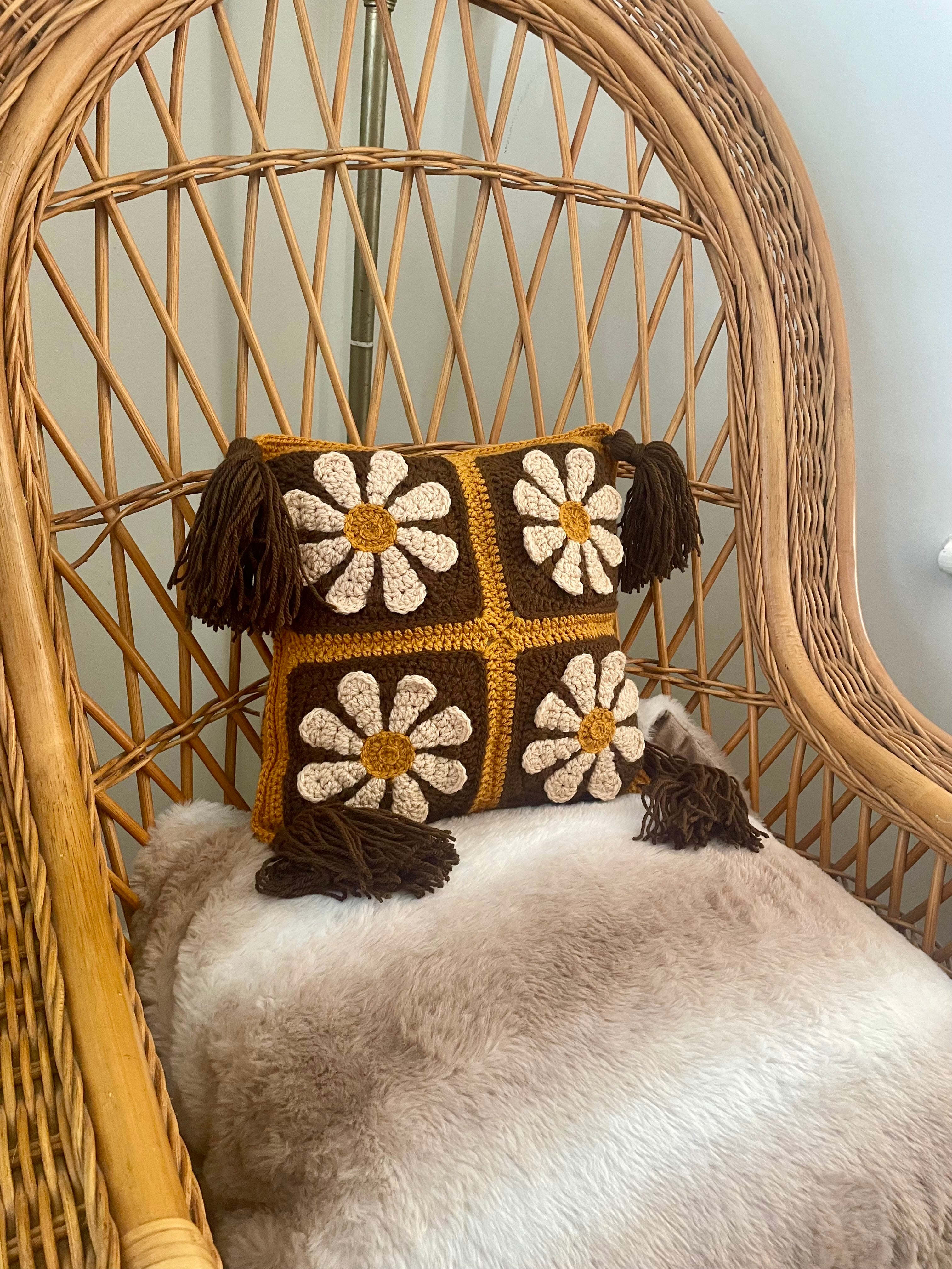 Decorative Retro Daisy Granny Throw Cushion