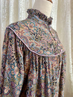 Vintage Joyce Ewing-Bradley Paisley Midi Dress – Ruffle High Neck Boho Smock - Sz 16