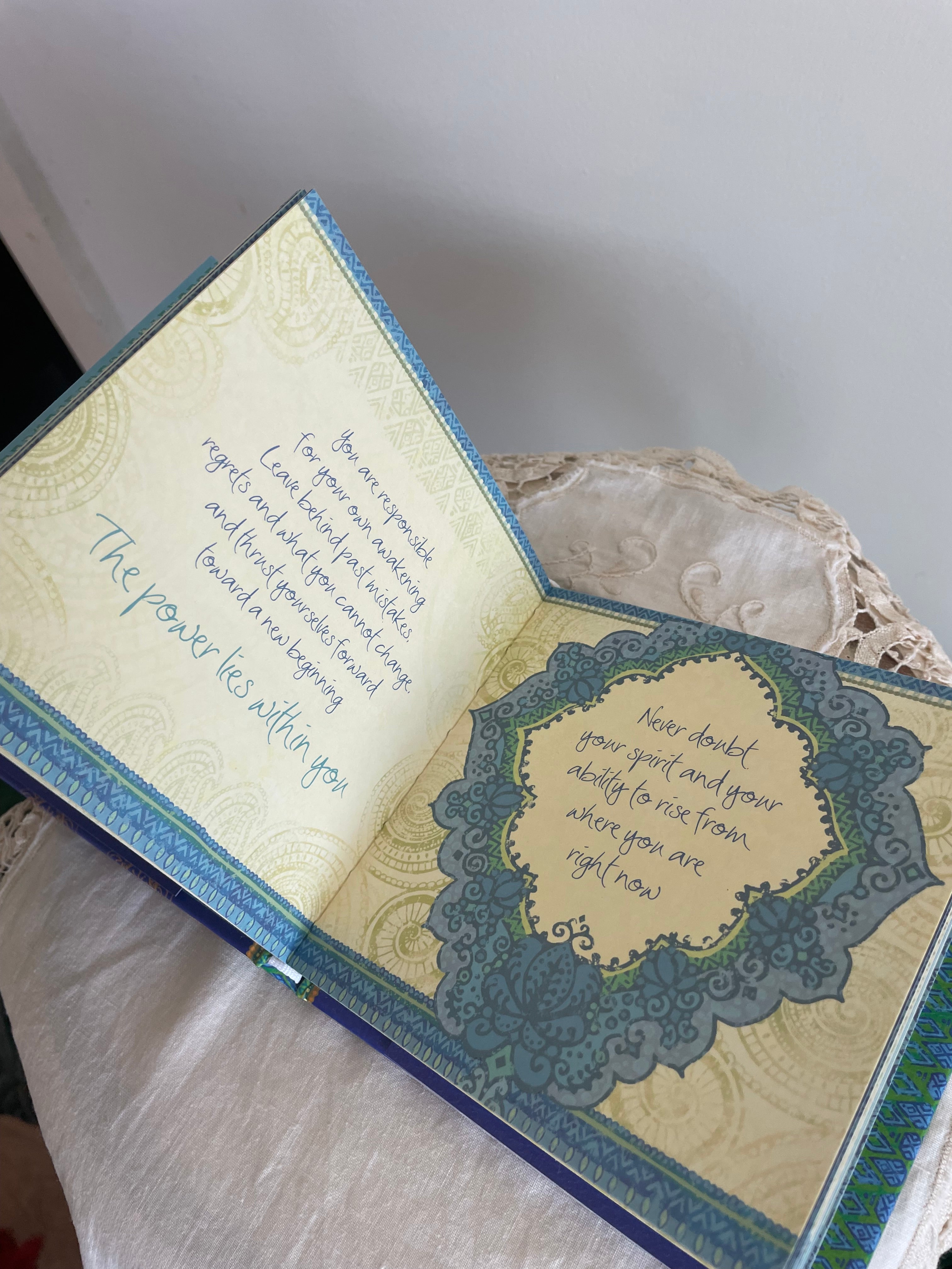 Little book of Courage and Strength by Intrinsic