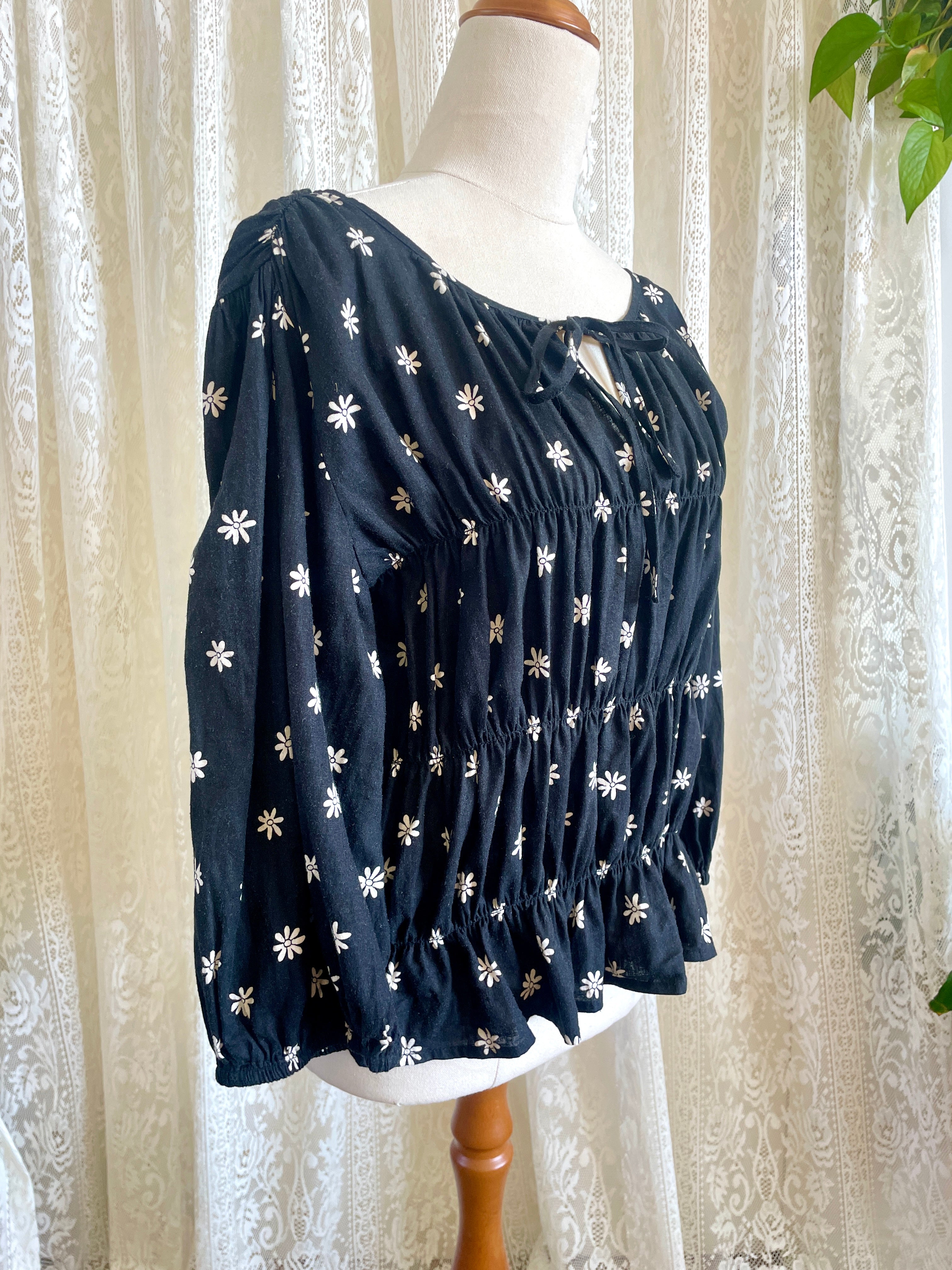 Just Jeans Black Daisy Print Shirred Boho Top – Size 10