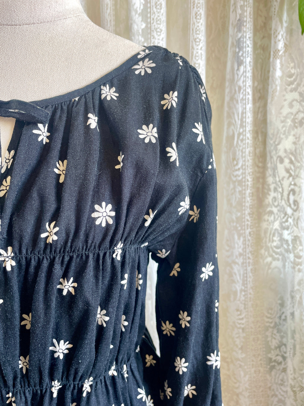 Just Jeans Black Daisy Print Shirred Boho Top – Size 10