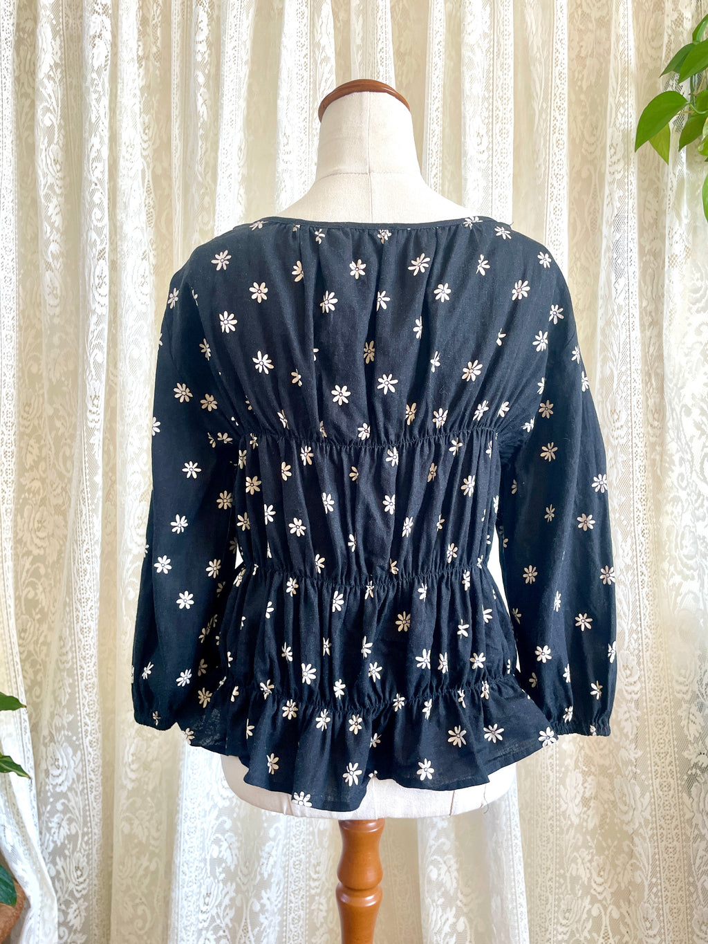 Just Jeans Black Daisy Print Shirred Boho Top – Size 10