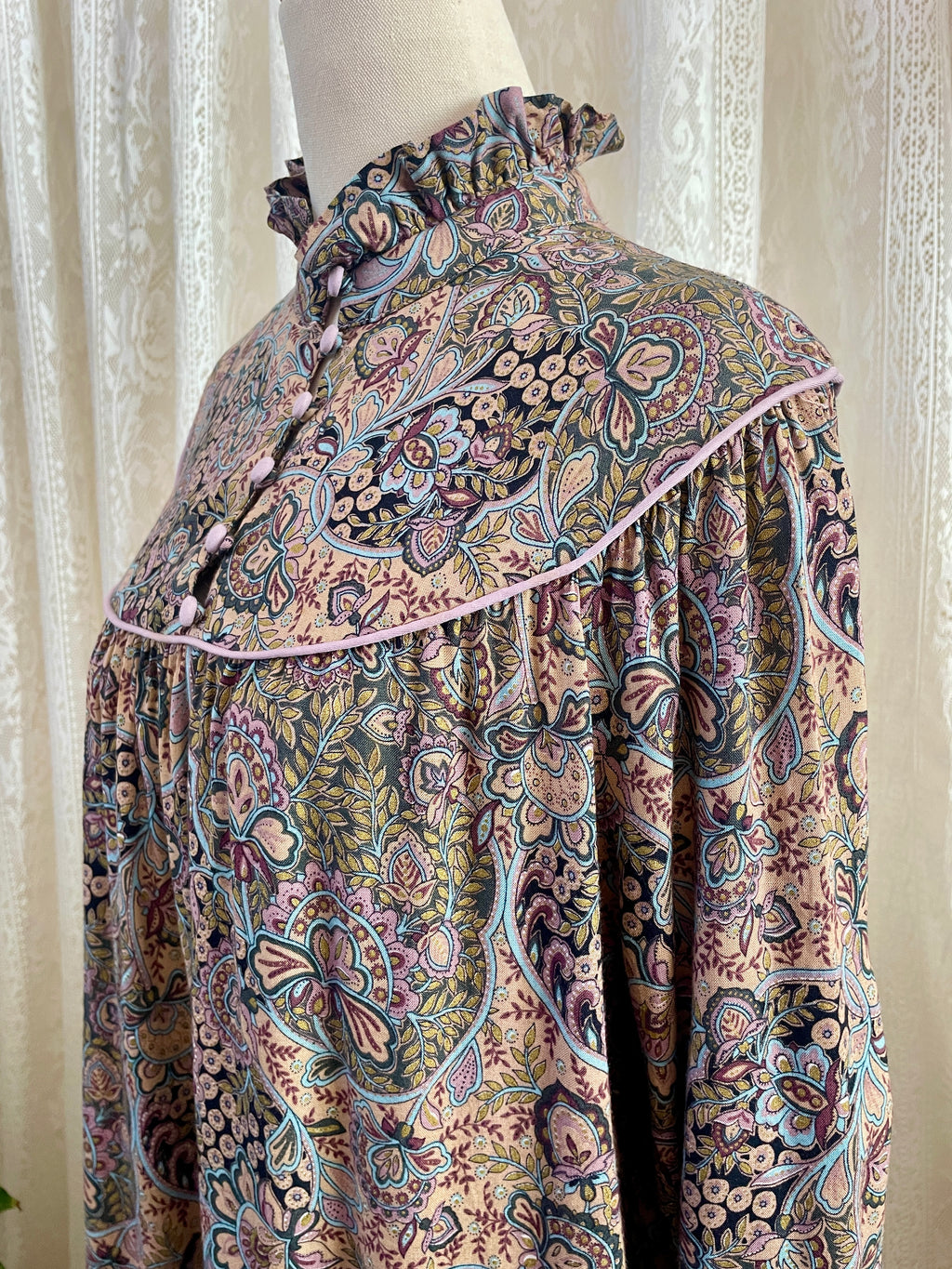 Vintage Joyce Ewing-Bradley Paisley Midi Dress – Ruffle High Neck Boho Smock - Sz 16