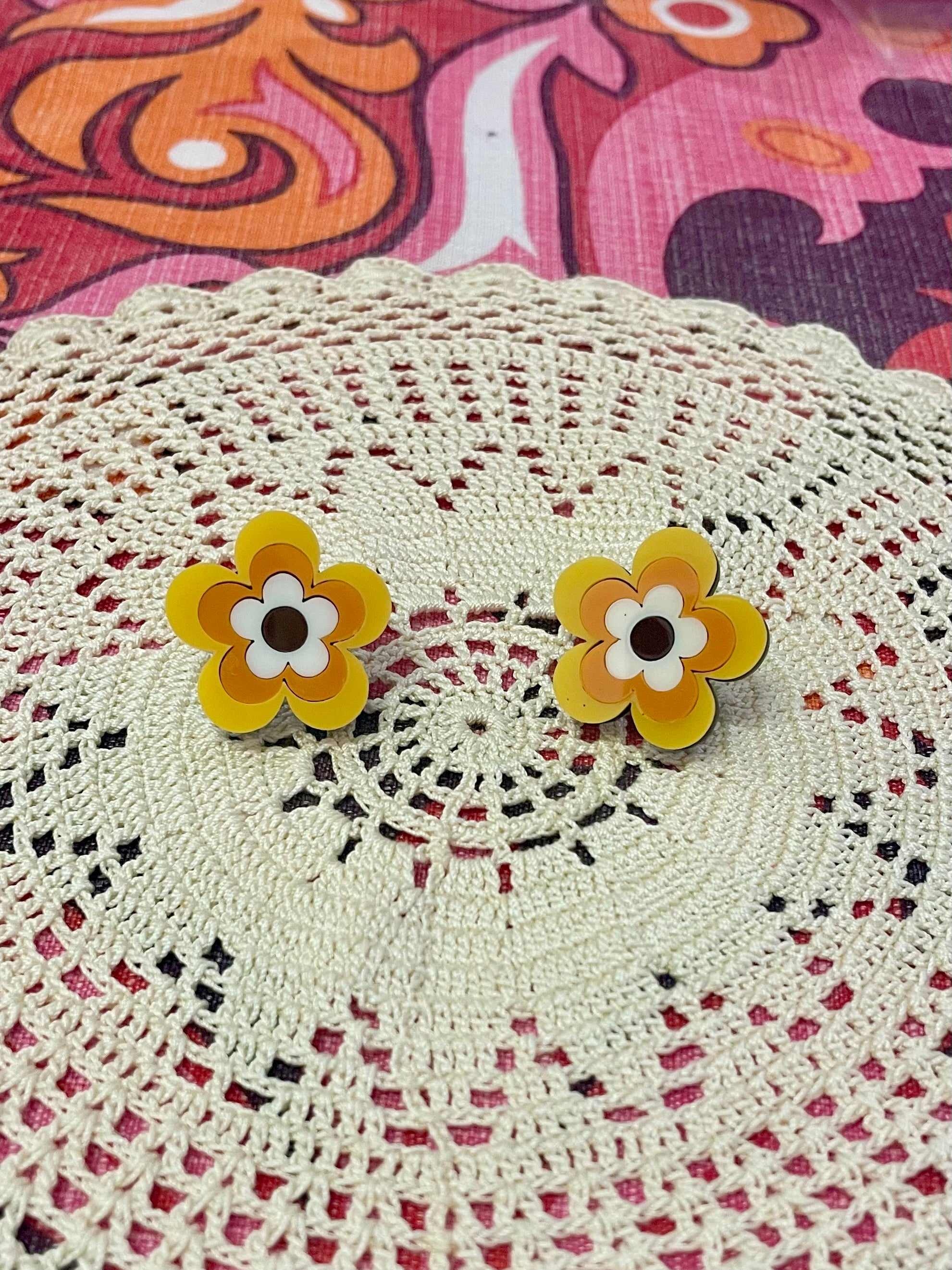 Retro Groovy Flower stud earrings