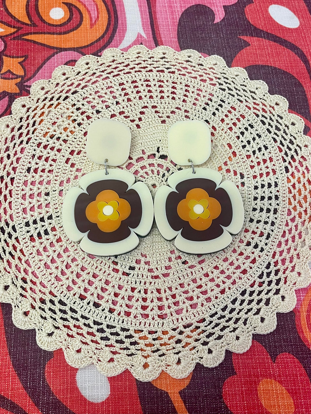 I’m living in the 70s groovy retro earrings 