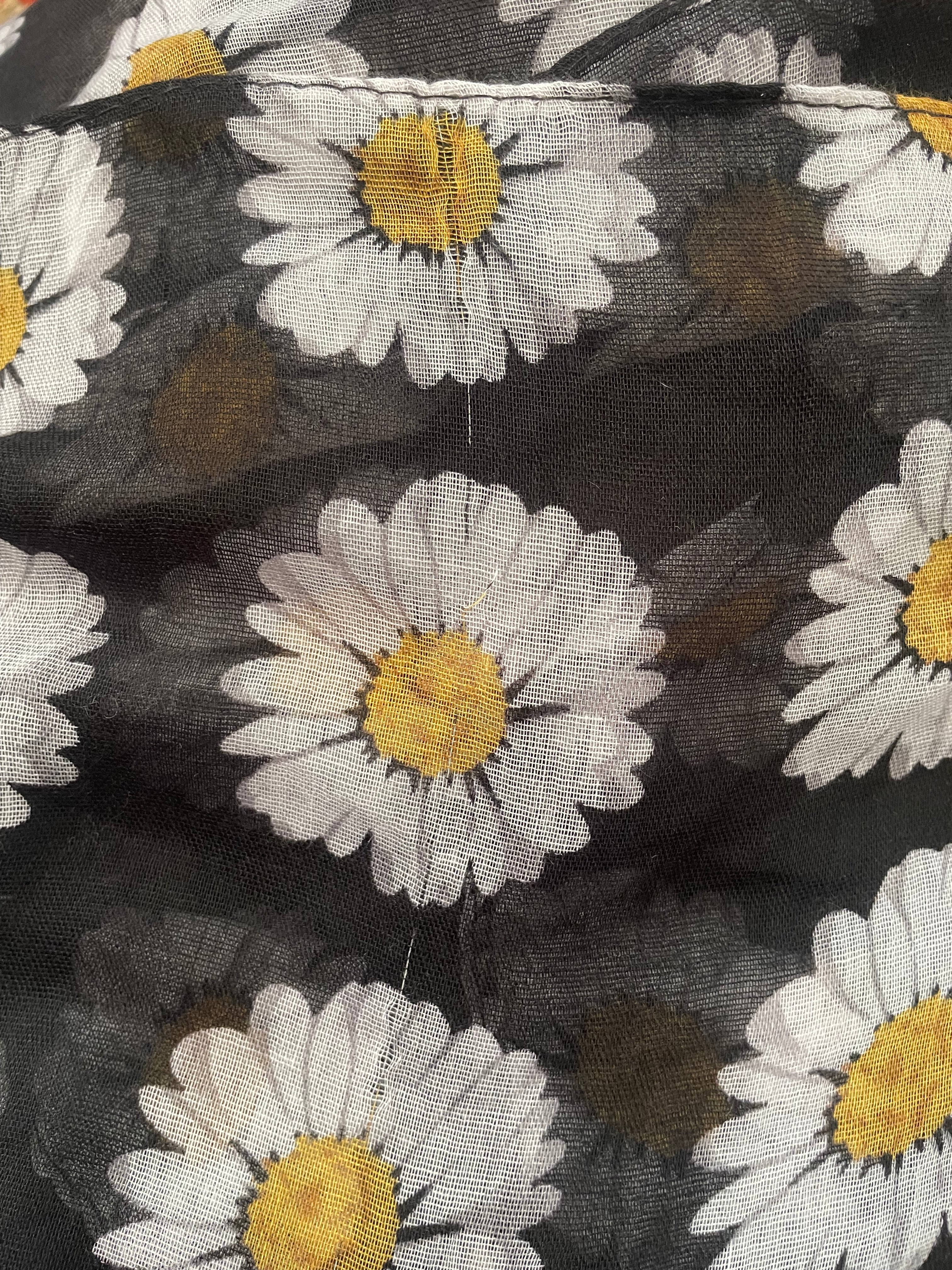 Daisy Print Scarf
