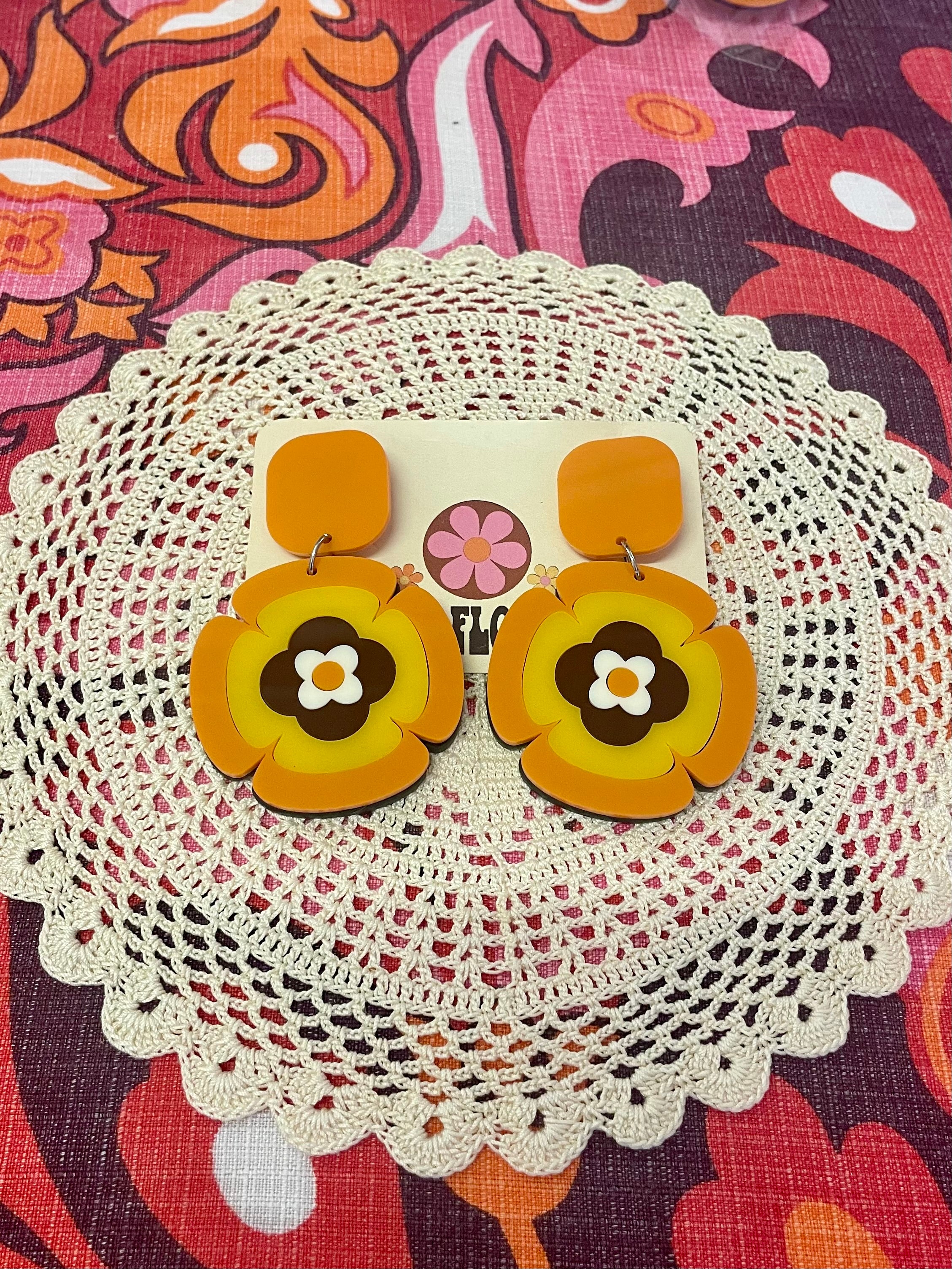 I’m living in the 70s groovy retro earrings 