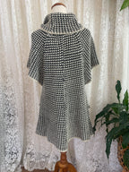Black & white knitted tunic