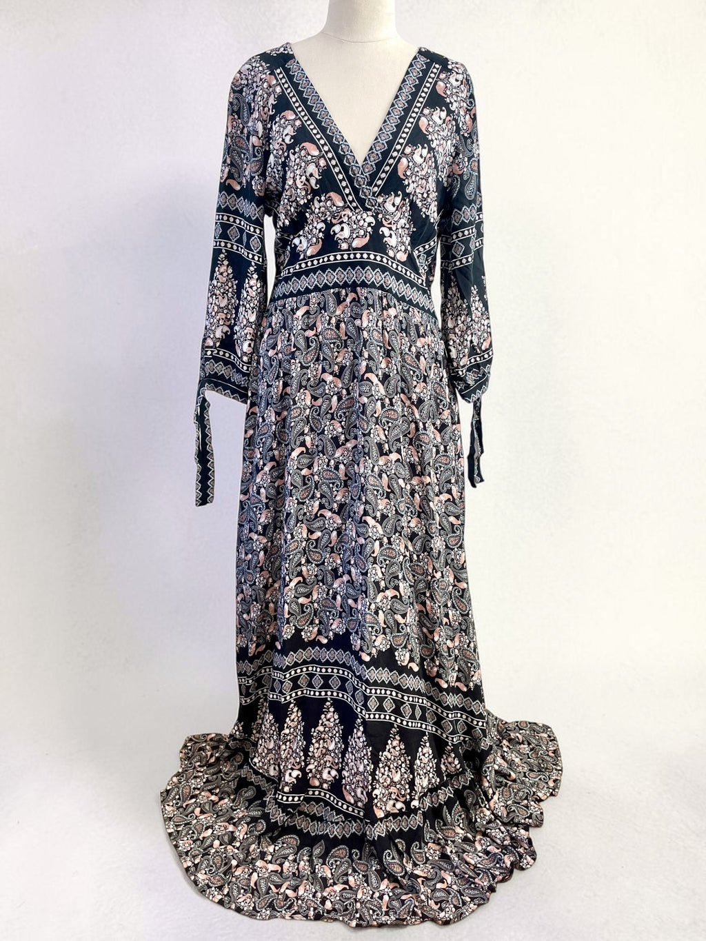 Black and pink paisley print bohemian style maxi dress Size M