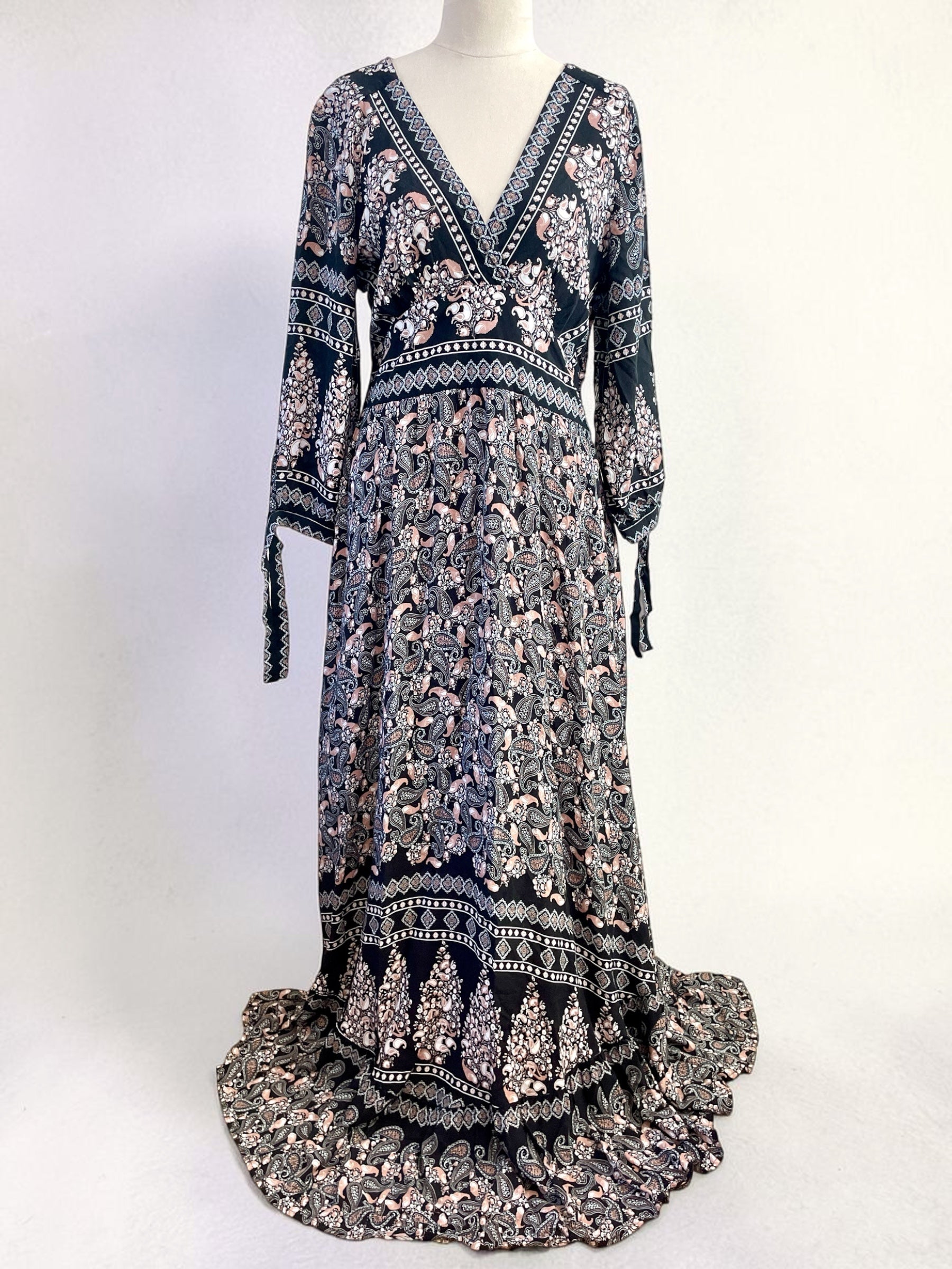 Black and pink paisley print bohemian style maxi dress Size M
