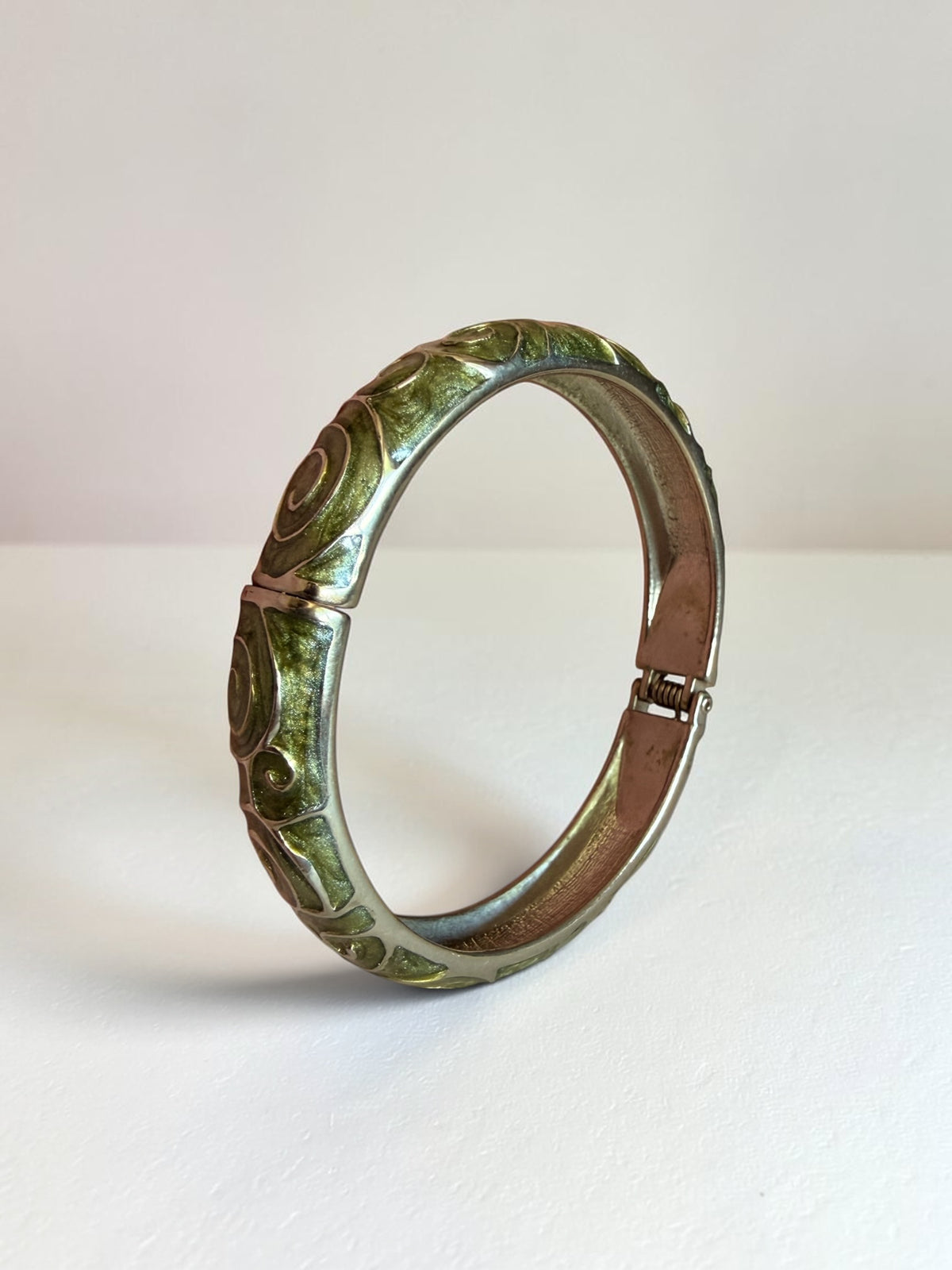 Vintage Silver Tone Green Enamel Swirl Hinged Bangle Clamper Bracelet