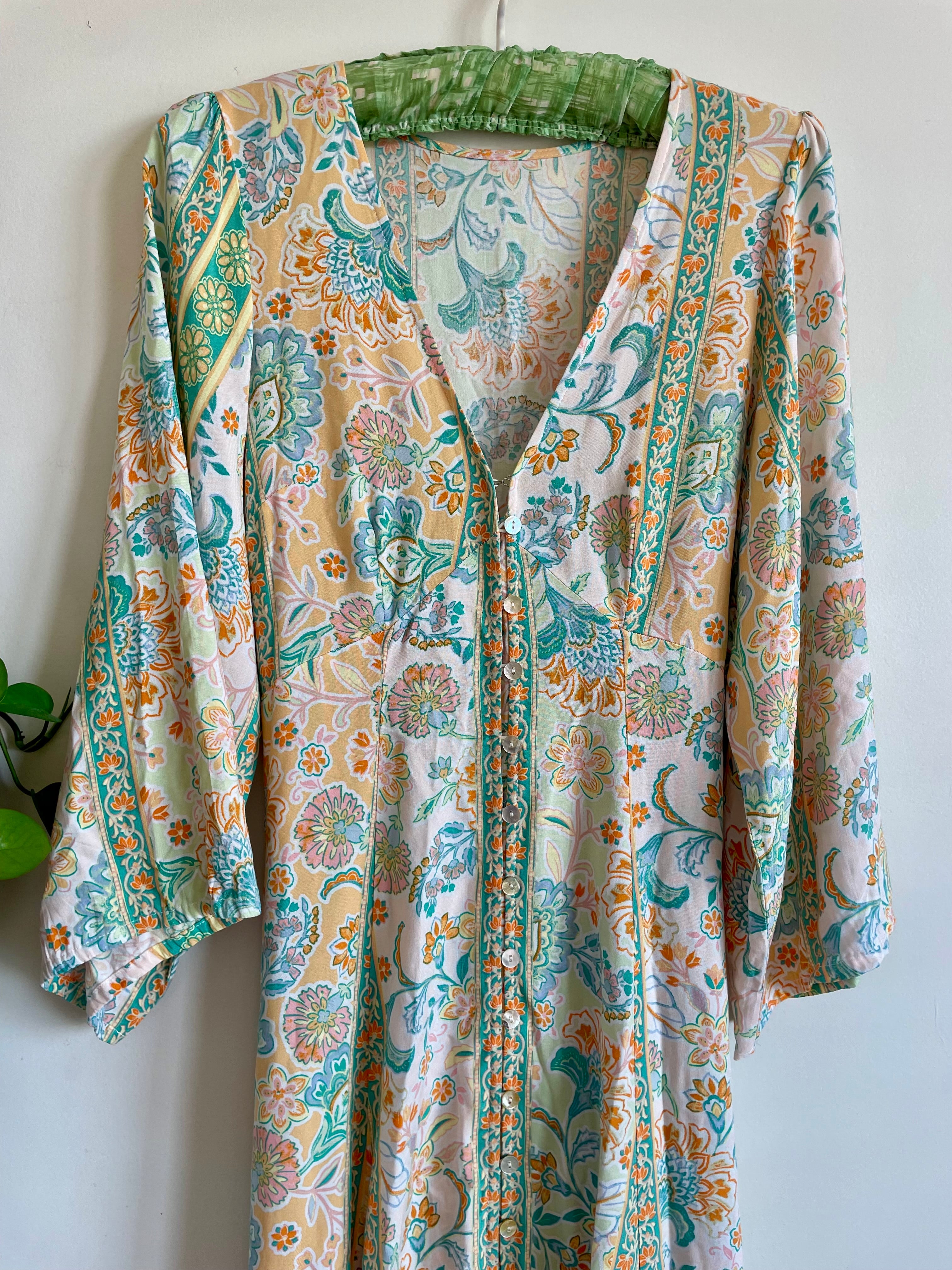 Pastel 3/4 sleeve Lightweight Patterned Dress with Button up Front