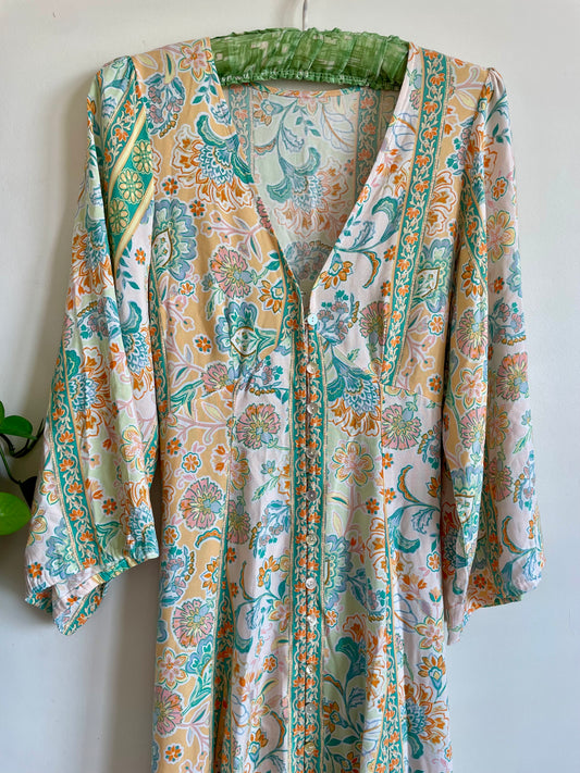 Pastel 3/4 sleeve Lightweight Patterned Dress with Button up Front