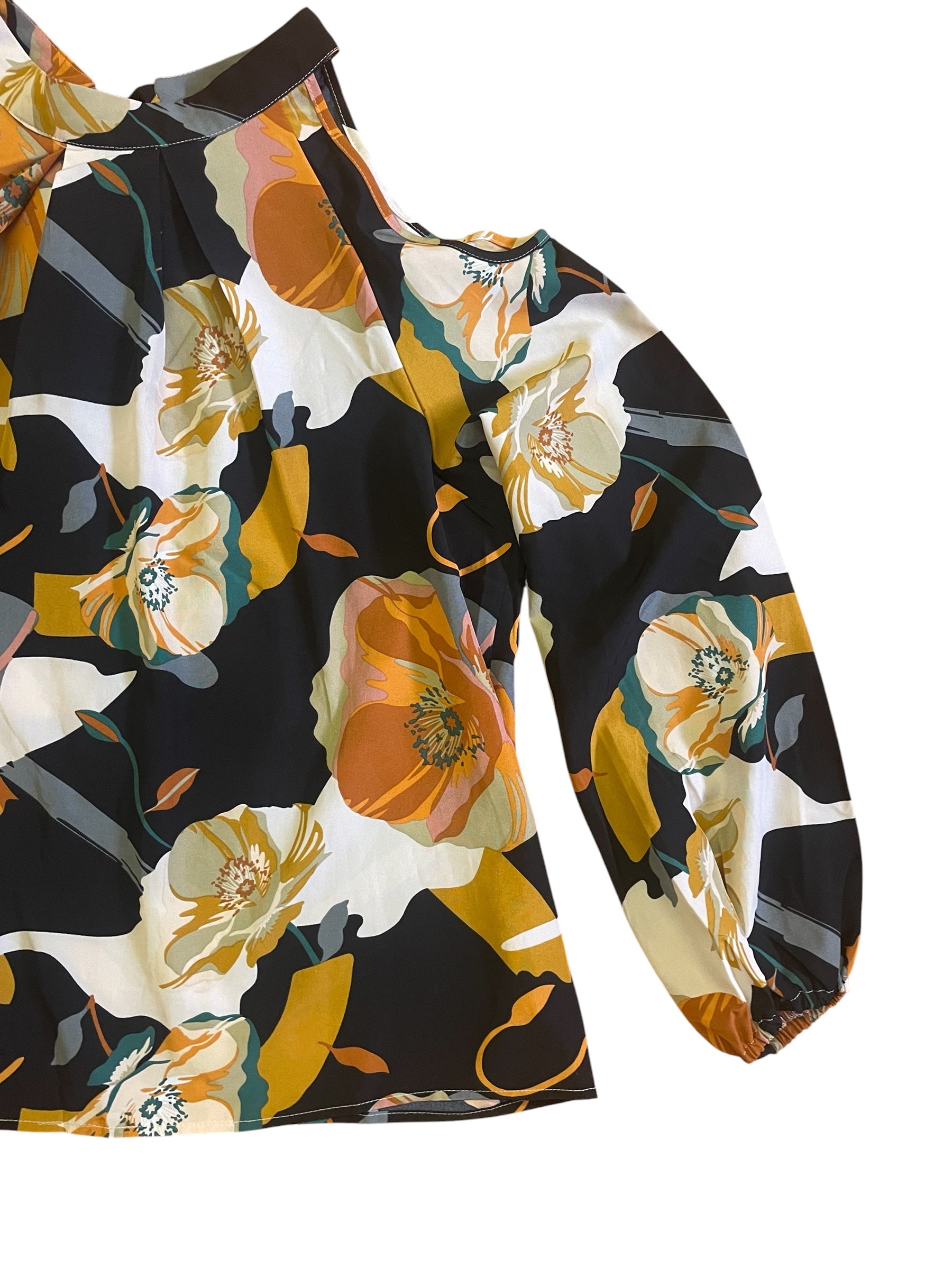 Peekaboo shoulder flowy floral blouse