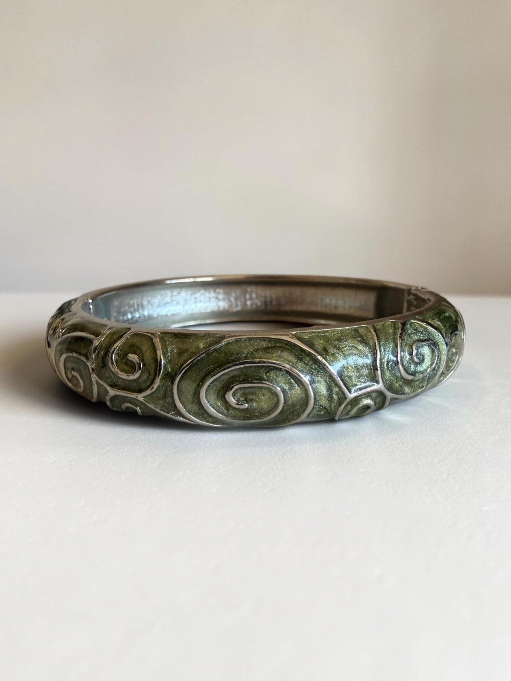 Vintage Silver Tone Green Enamel Swirl Hinged Bangle Clamper Bracelet