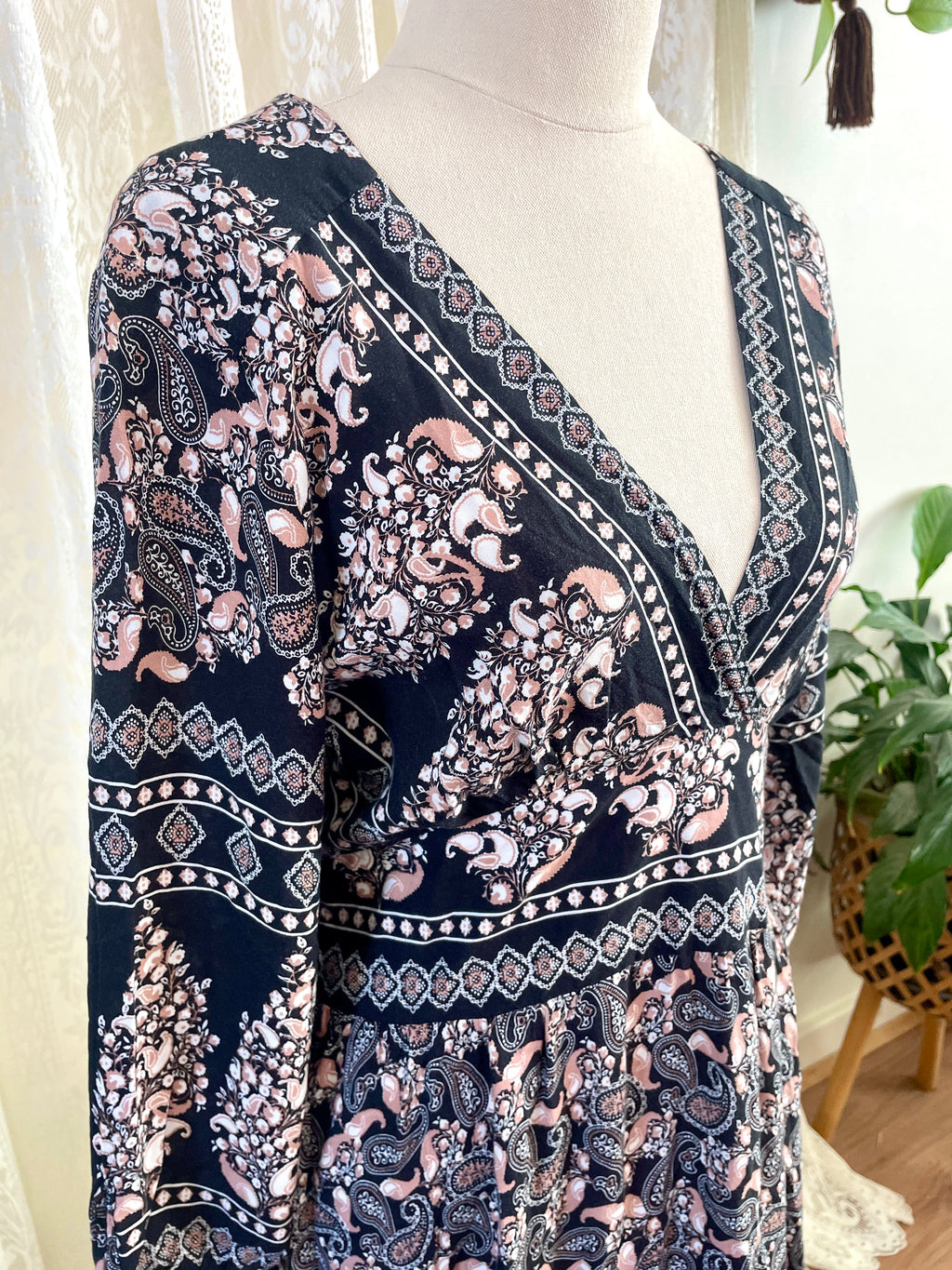 Black and pink paisley print bohemian style maxi dress Size M