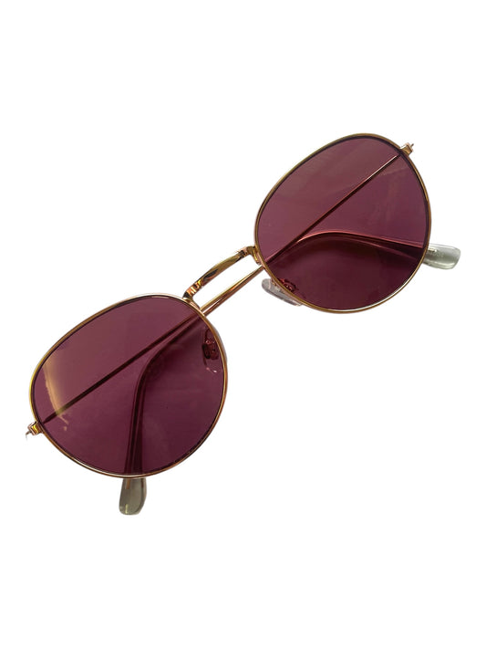 Pink shade retro sunglasses with gold frames