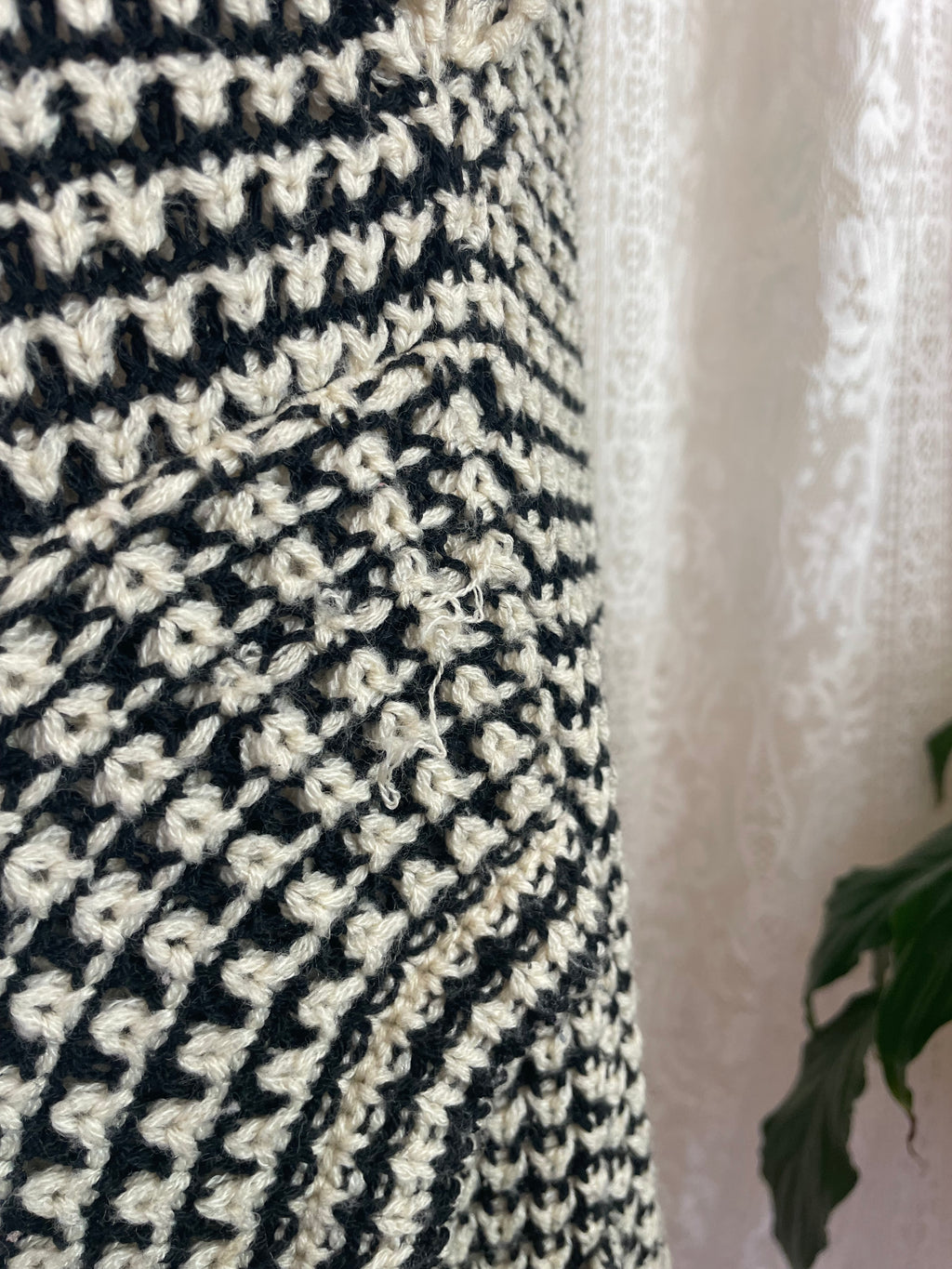 Black & white knitted tunic