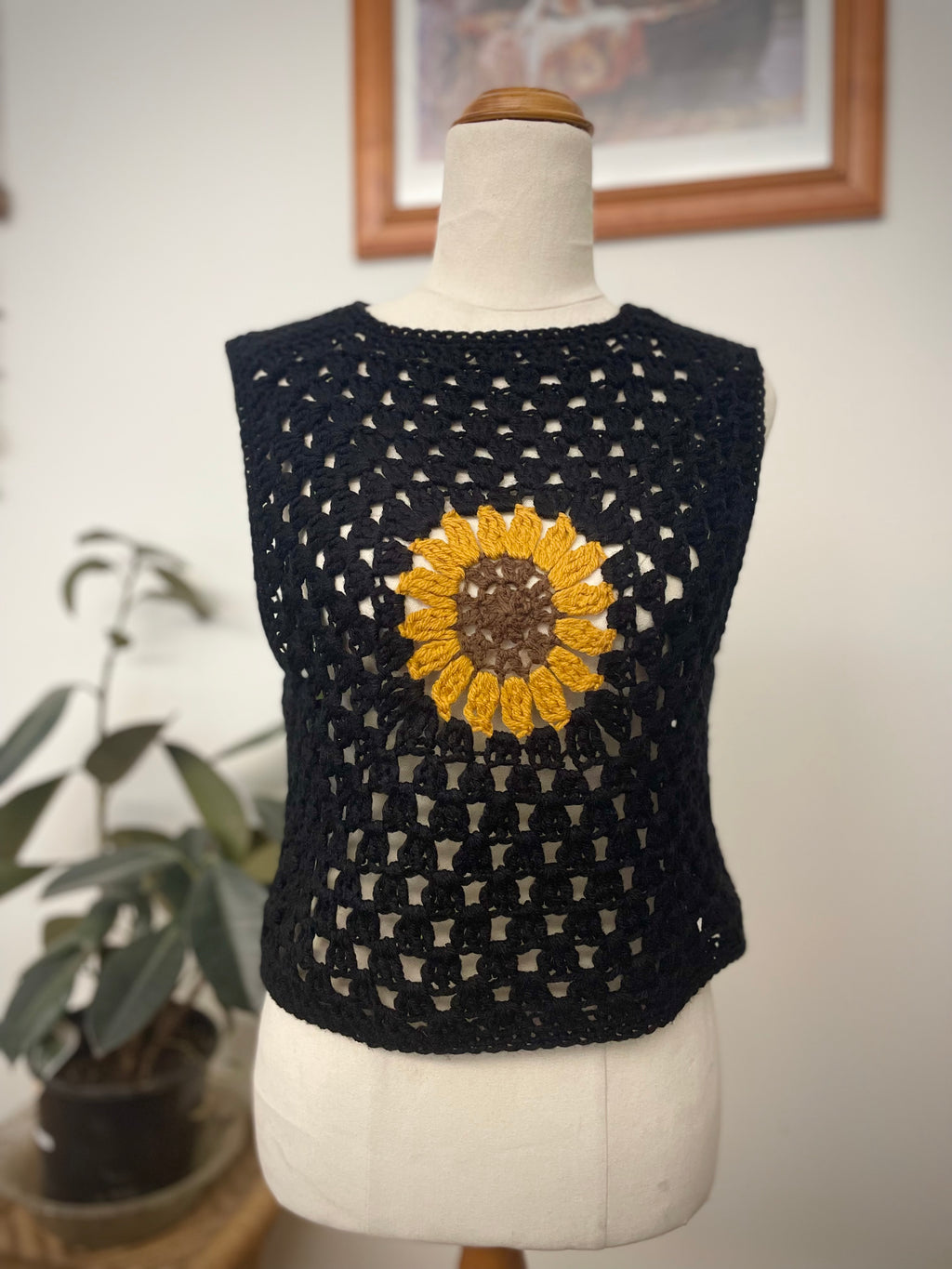 Crochet sunflower hippie vest - BLACK