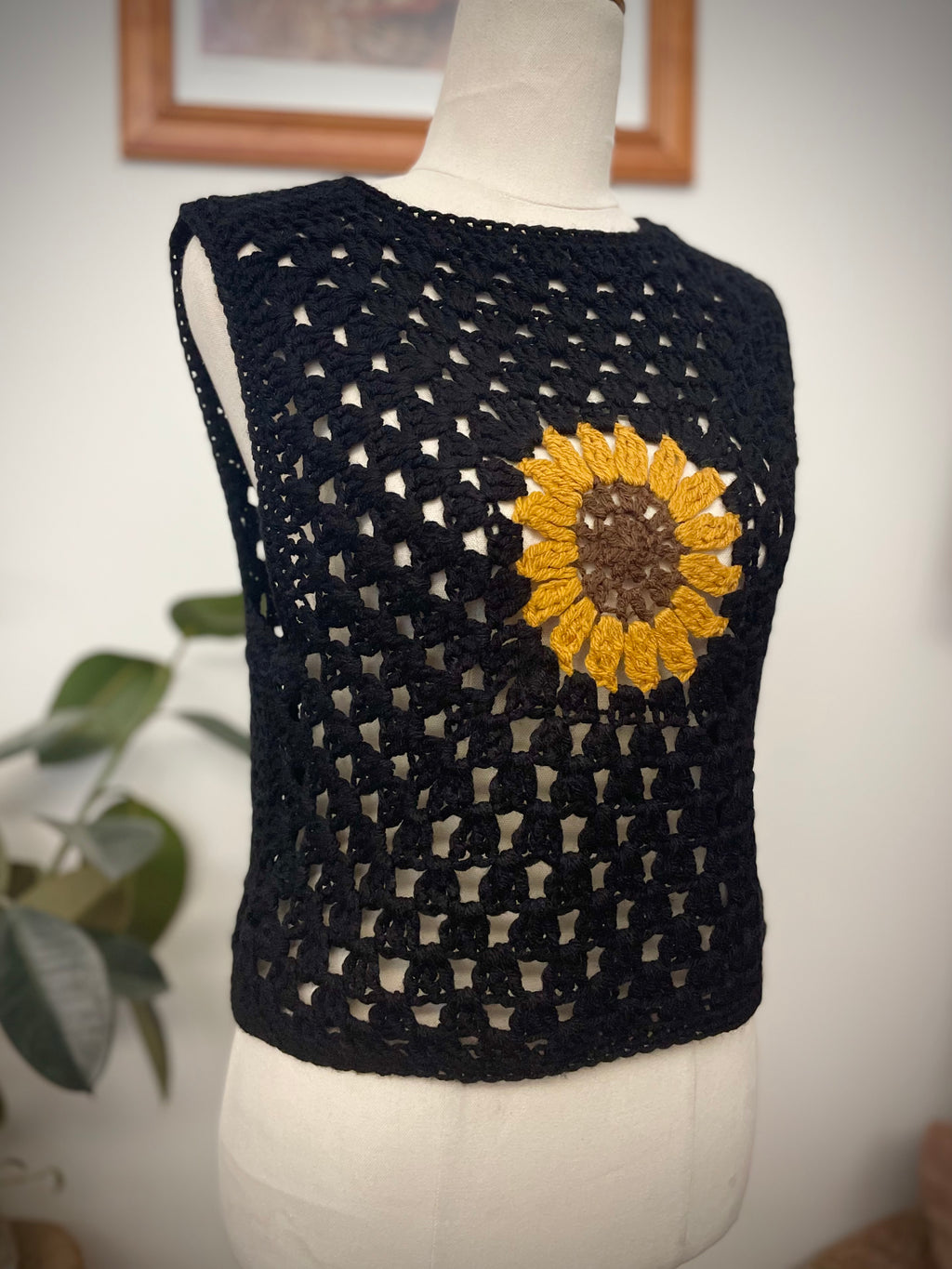 Crochet sunflower hippie vest - BLACK