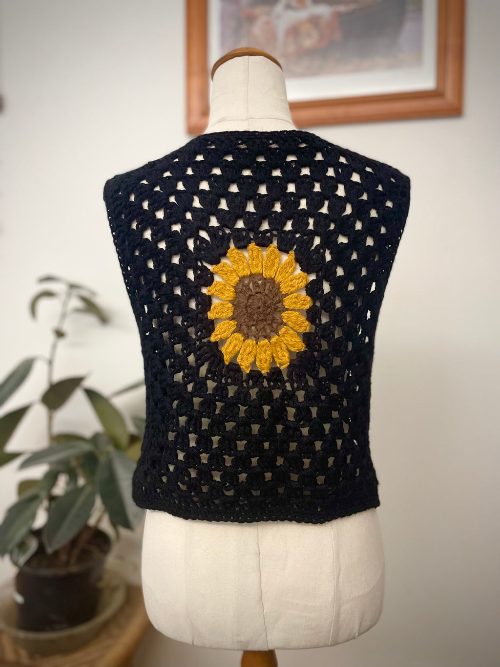 Crochet sunflower hippie vest - BLACK