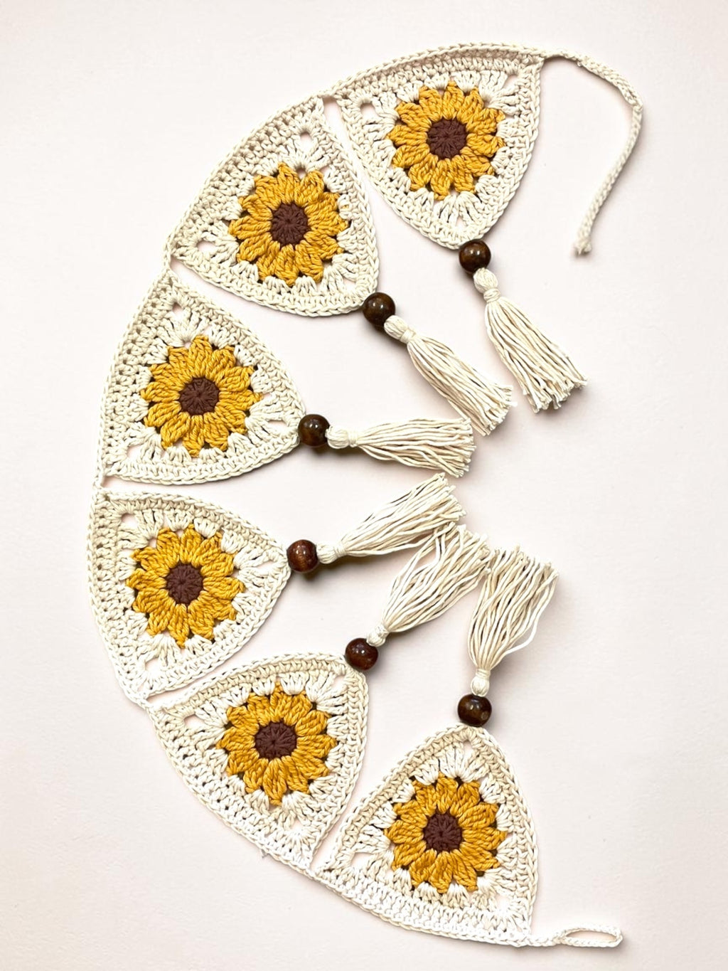 Crochet sunflower bunting - 6 flags - Natural