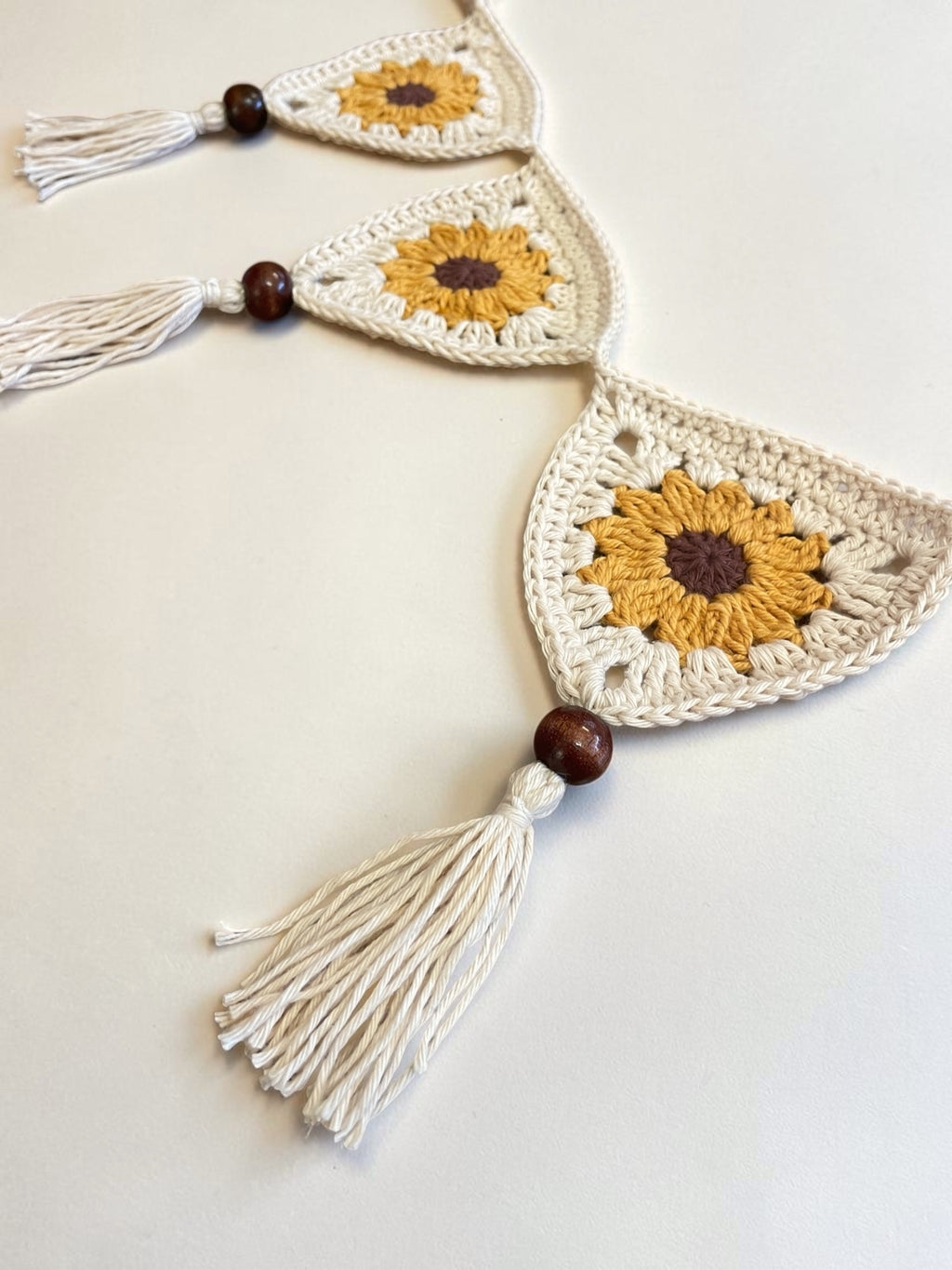 Crochet sunflower bunting - 6 flags - Natural