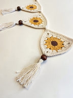 Crochet sunflower bunting - 6 flags - Natural