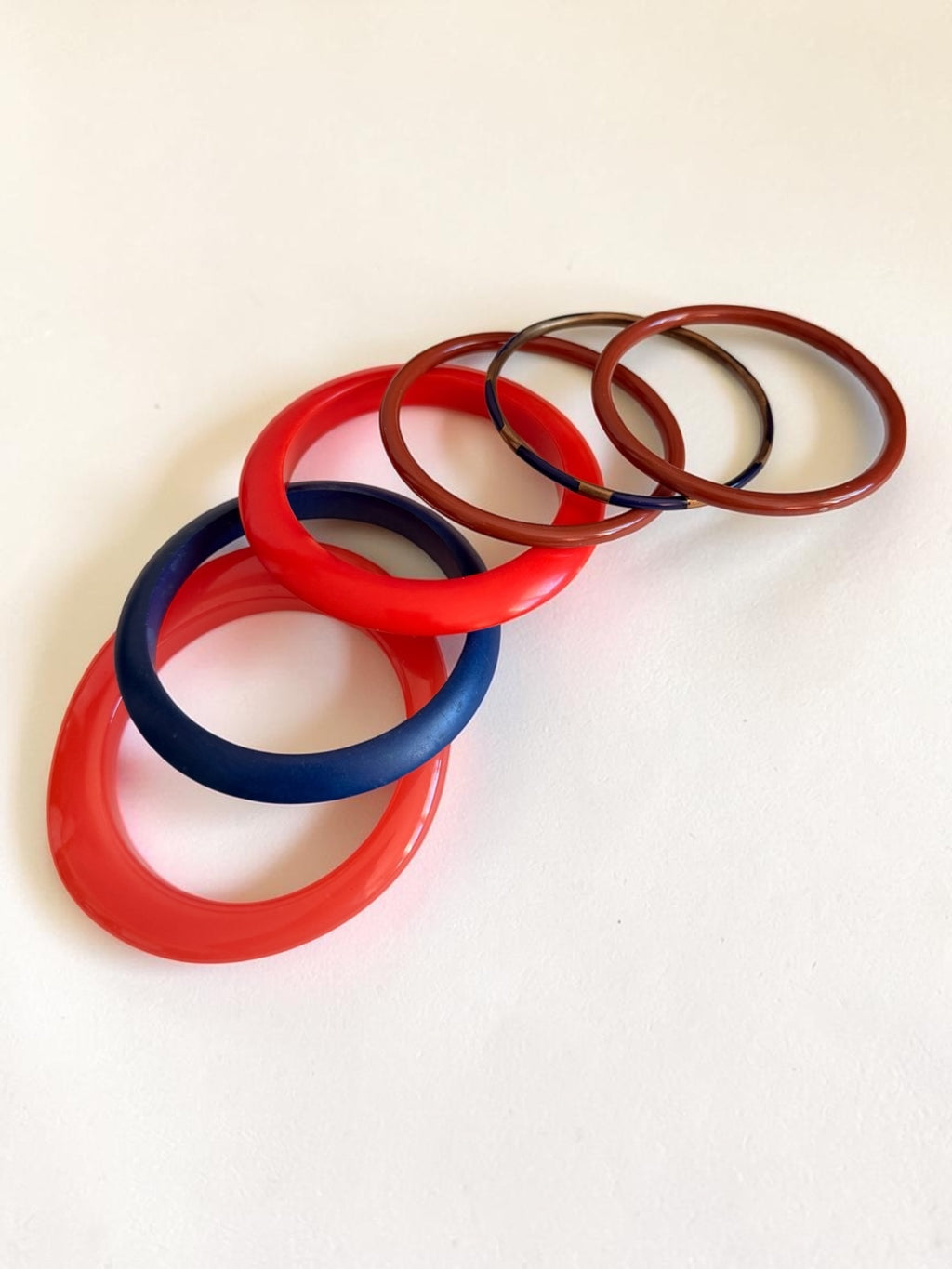 Ramblin’ Rose 6-Piece Vintage Resin Bangle Stack