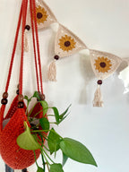 Crochet sunflower bunting - 6 flags - Natural